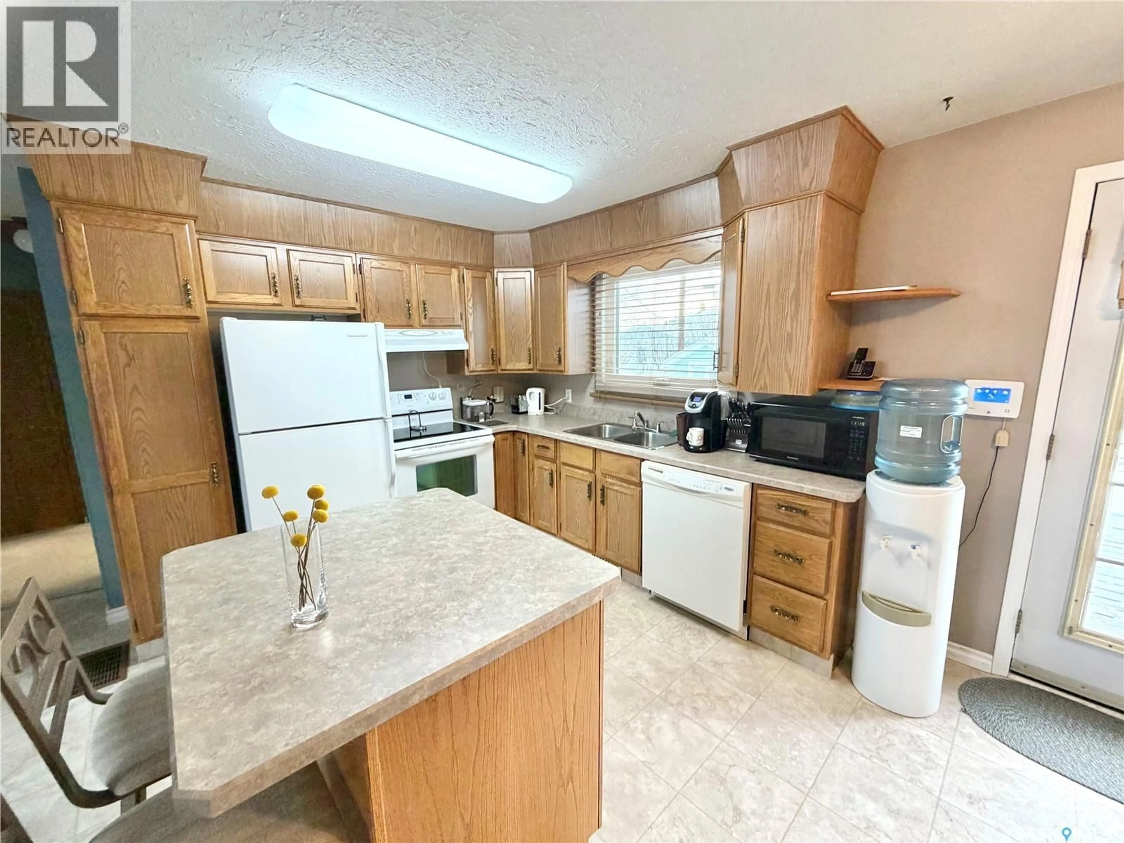 Standard kitchen, ceramic/tile floor for 81 20TH STREET, Battleford Saskatchewan S0M0E0