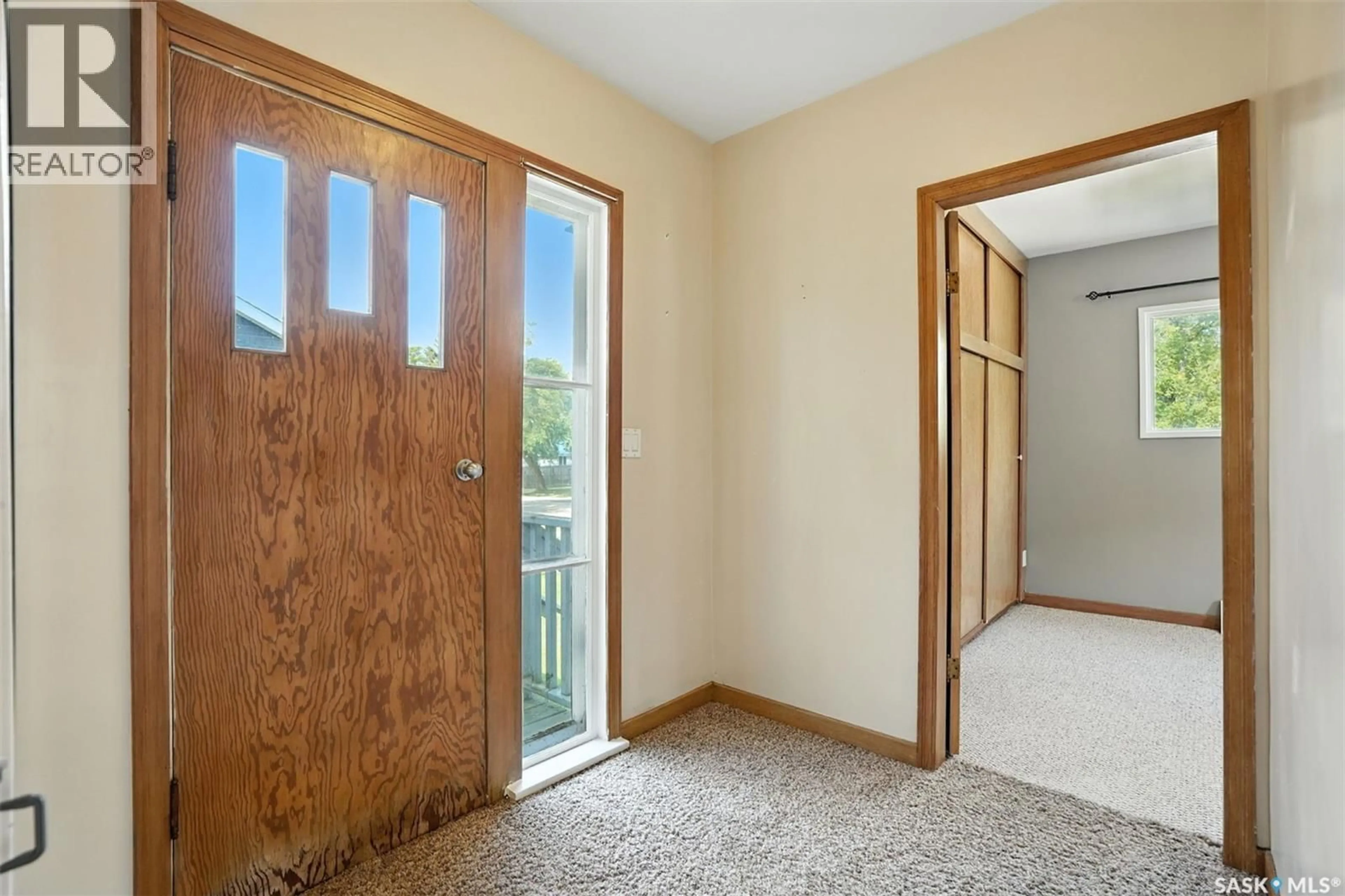 Indoor entryway for 106 3RD AVENUE, Nokomis Saskatchewan S0G3R0