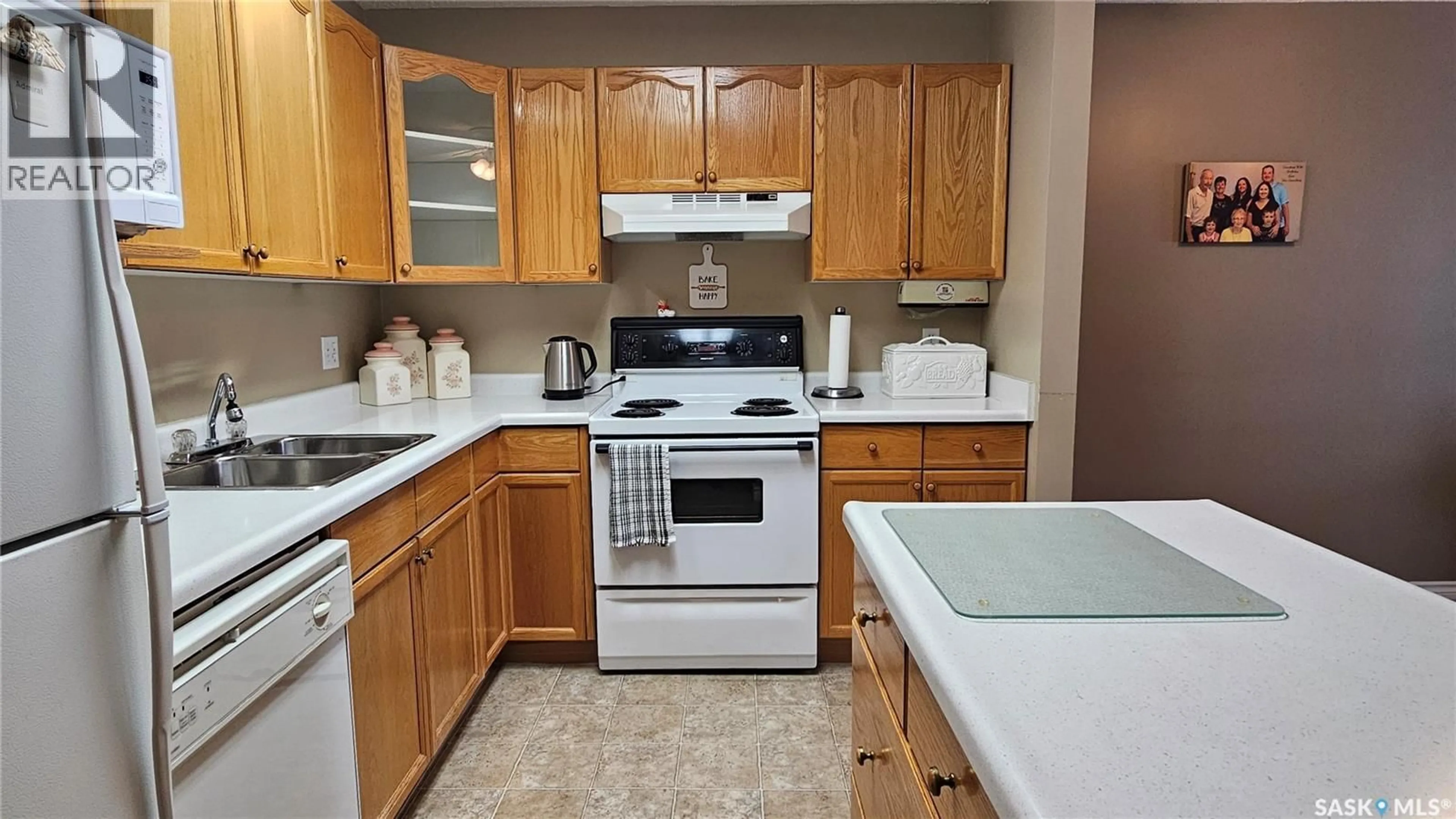 Standard kitchen, unknown for 104 602 7TH STREET, Humboldt Saskatchewan S0K2A0