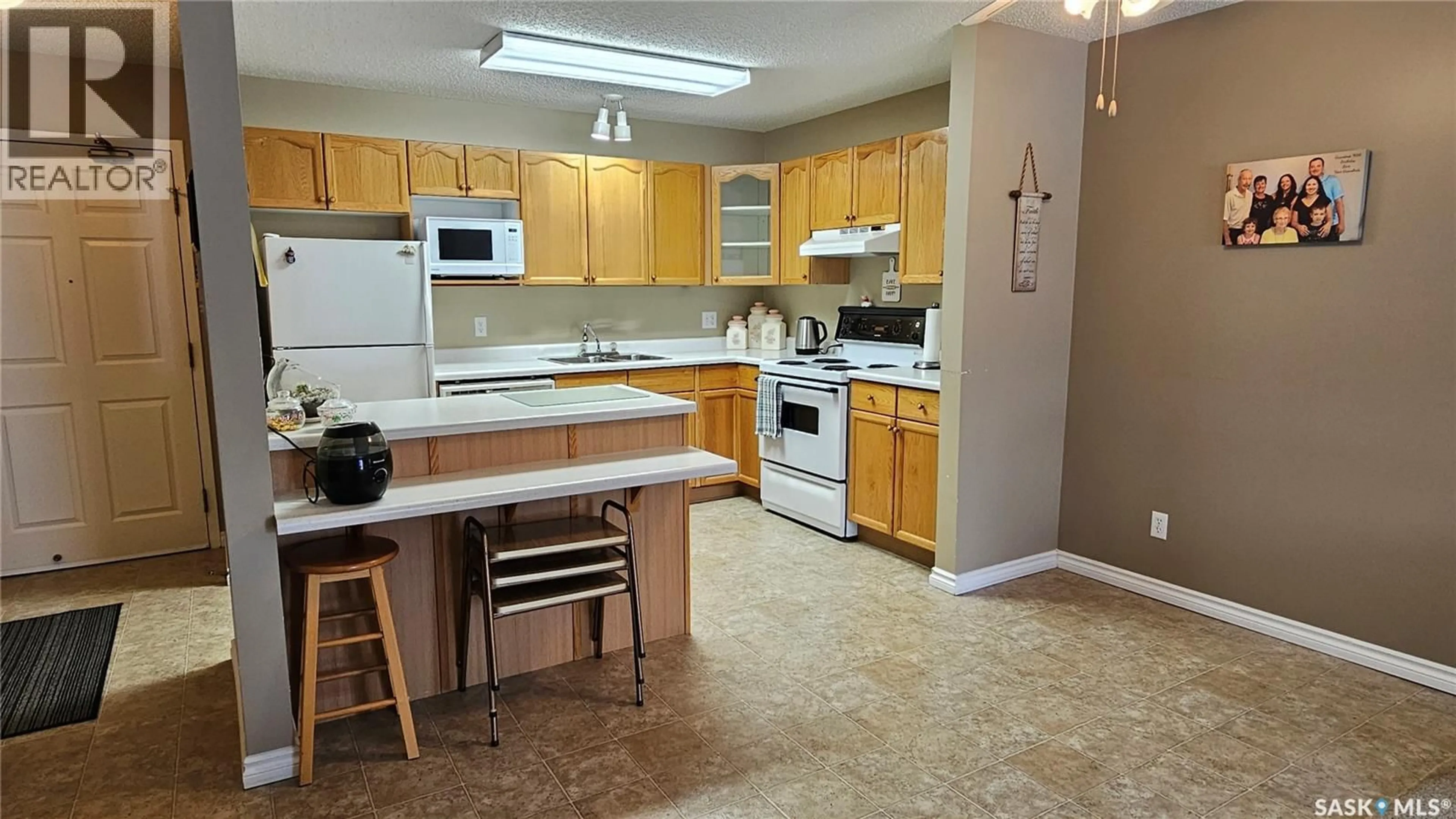 Standard kitchen, unknown for 104 602 7TH STREET, Humboldt Saskatchewan S0K2A0