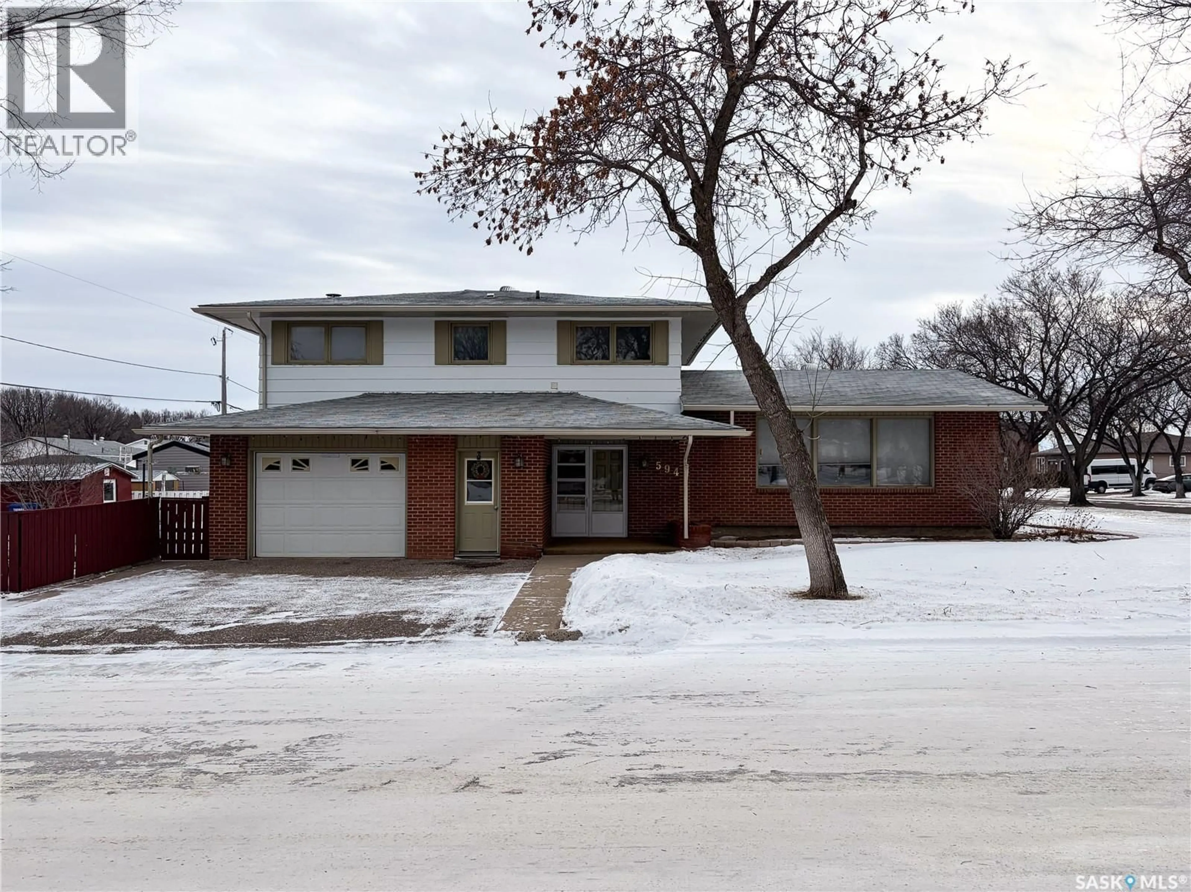 Home with brick exterior material, street for 594 5TH STREET, Shaunavon Saskatchewan S0N2M0
