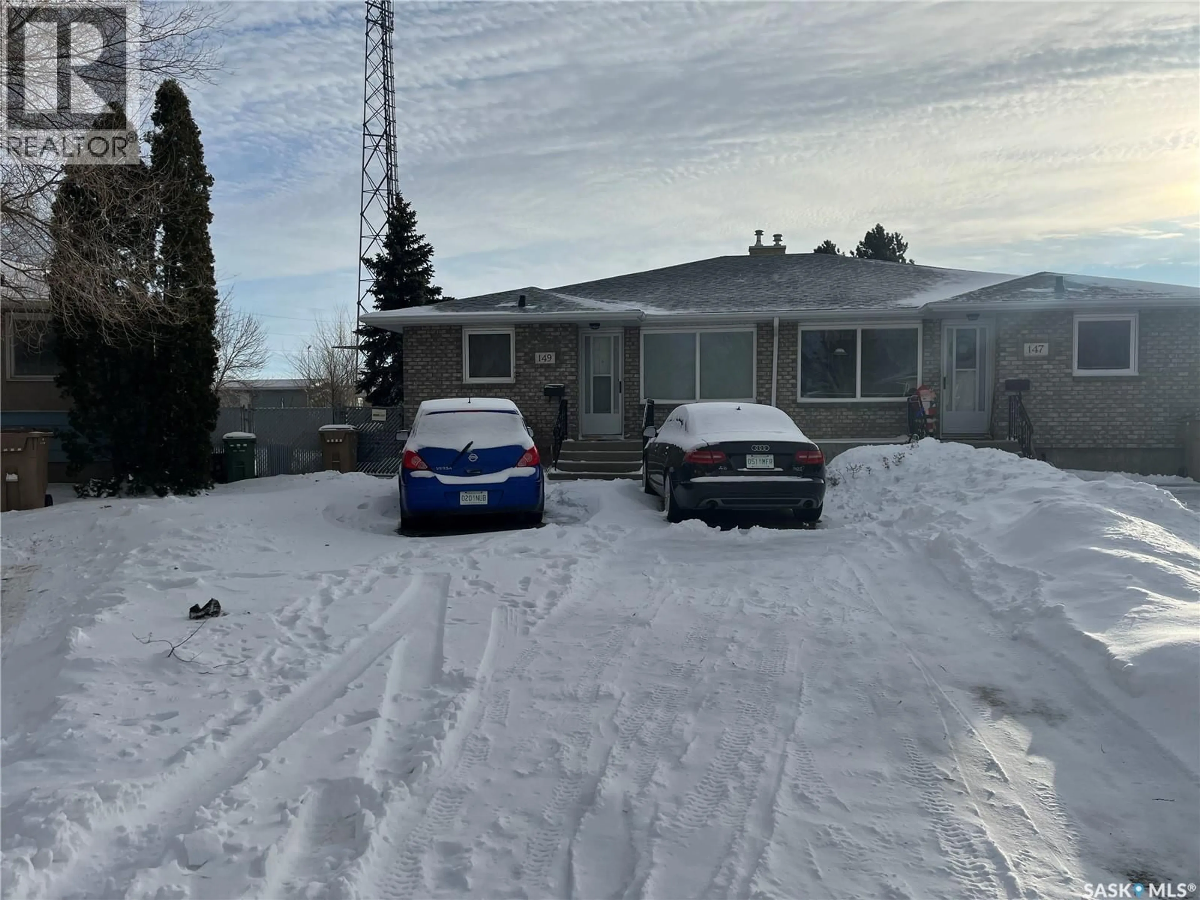 A pic from outside/outdoor area/front of a property/back of a property/a pic from drone, street for 149 WALDEN CRESCENT, Regina Saskatchewan S4N1L4