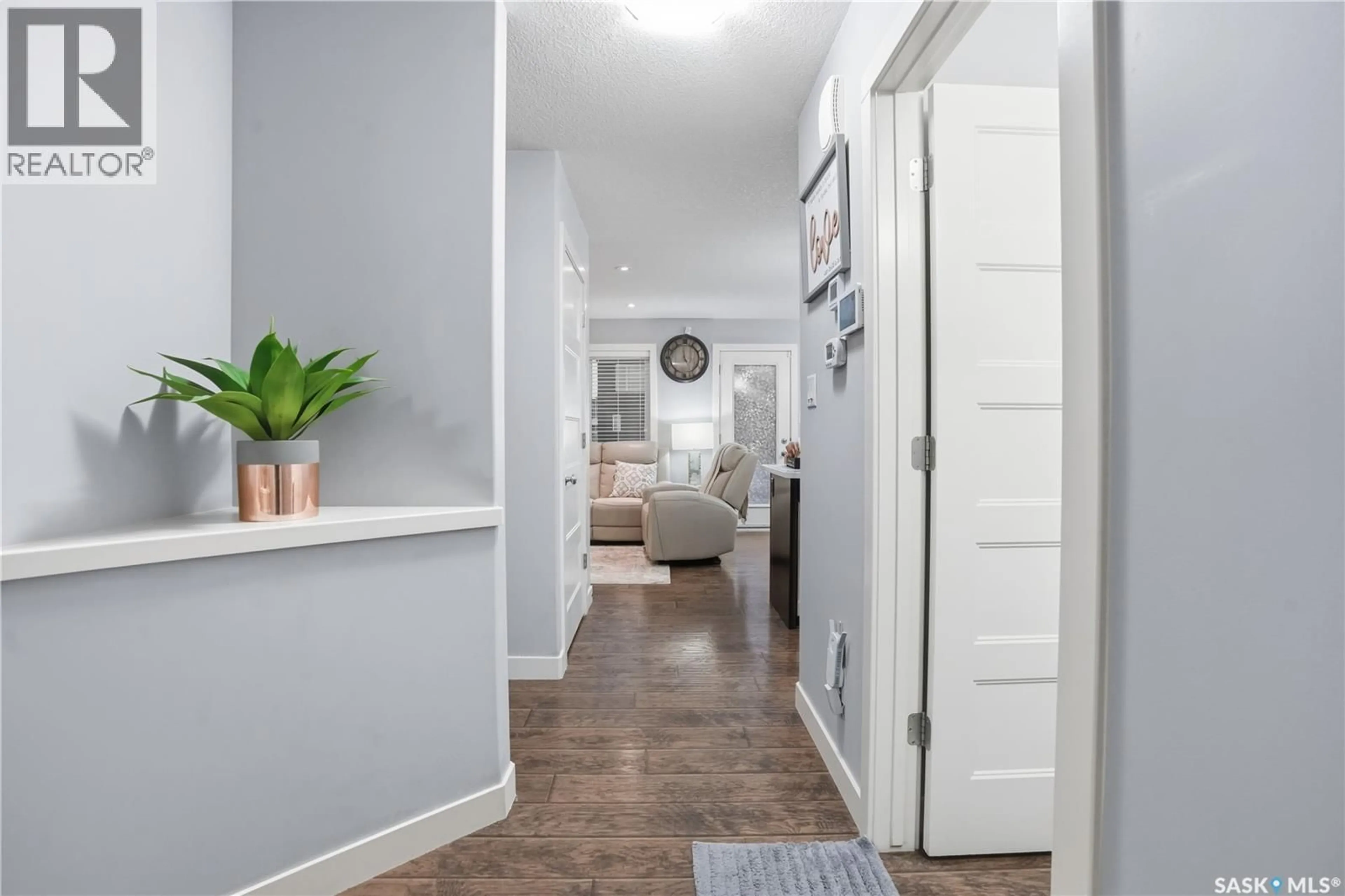 Indoor entryway for 2842 MAKOWSKY CRESCENT, Regina Saskatchewan S4X0M4