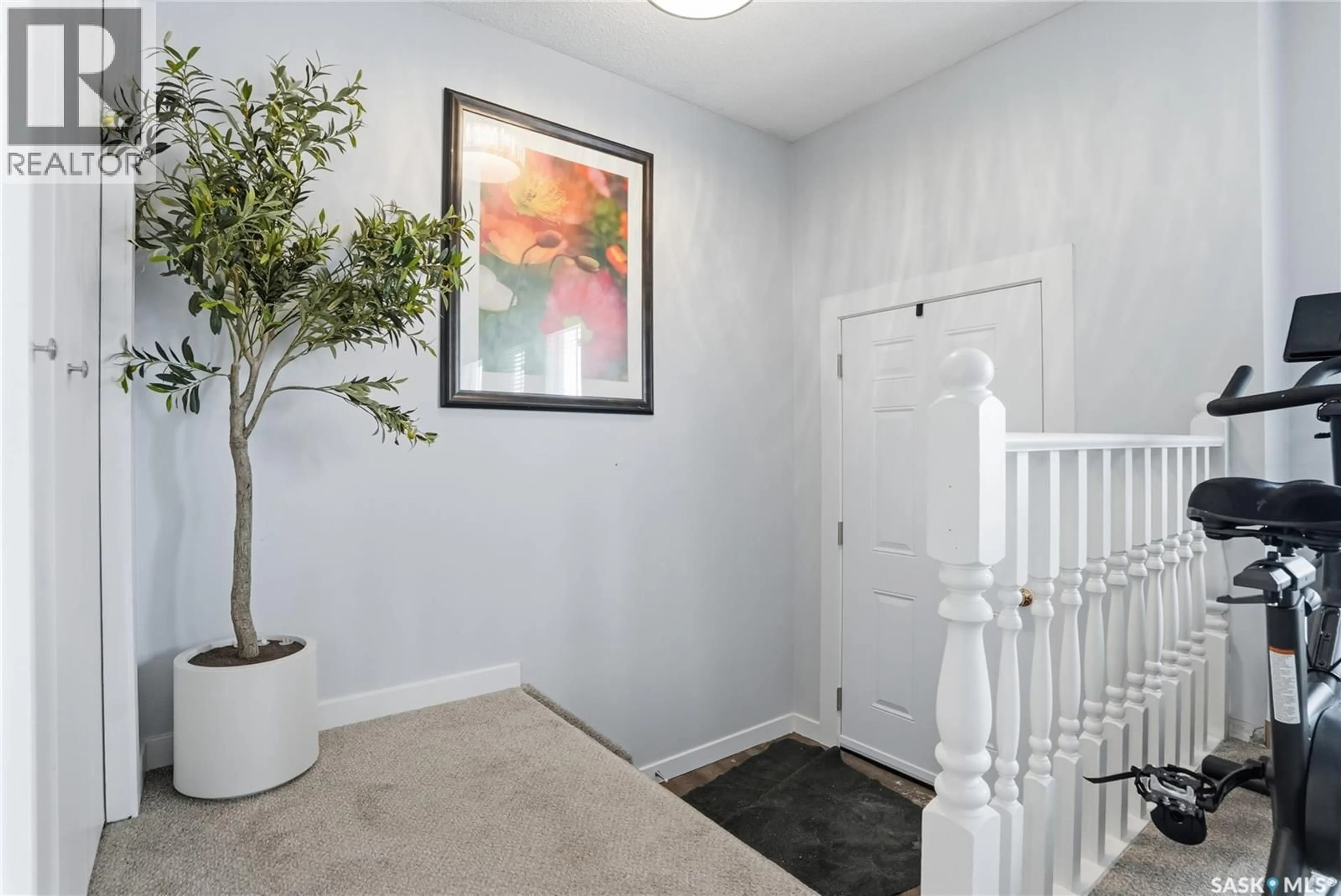 Indoor entryway for 203A DUNLOP STREET, Saskatoon Saskatchewan S7N2B8