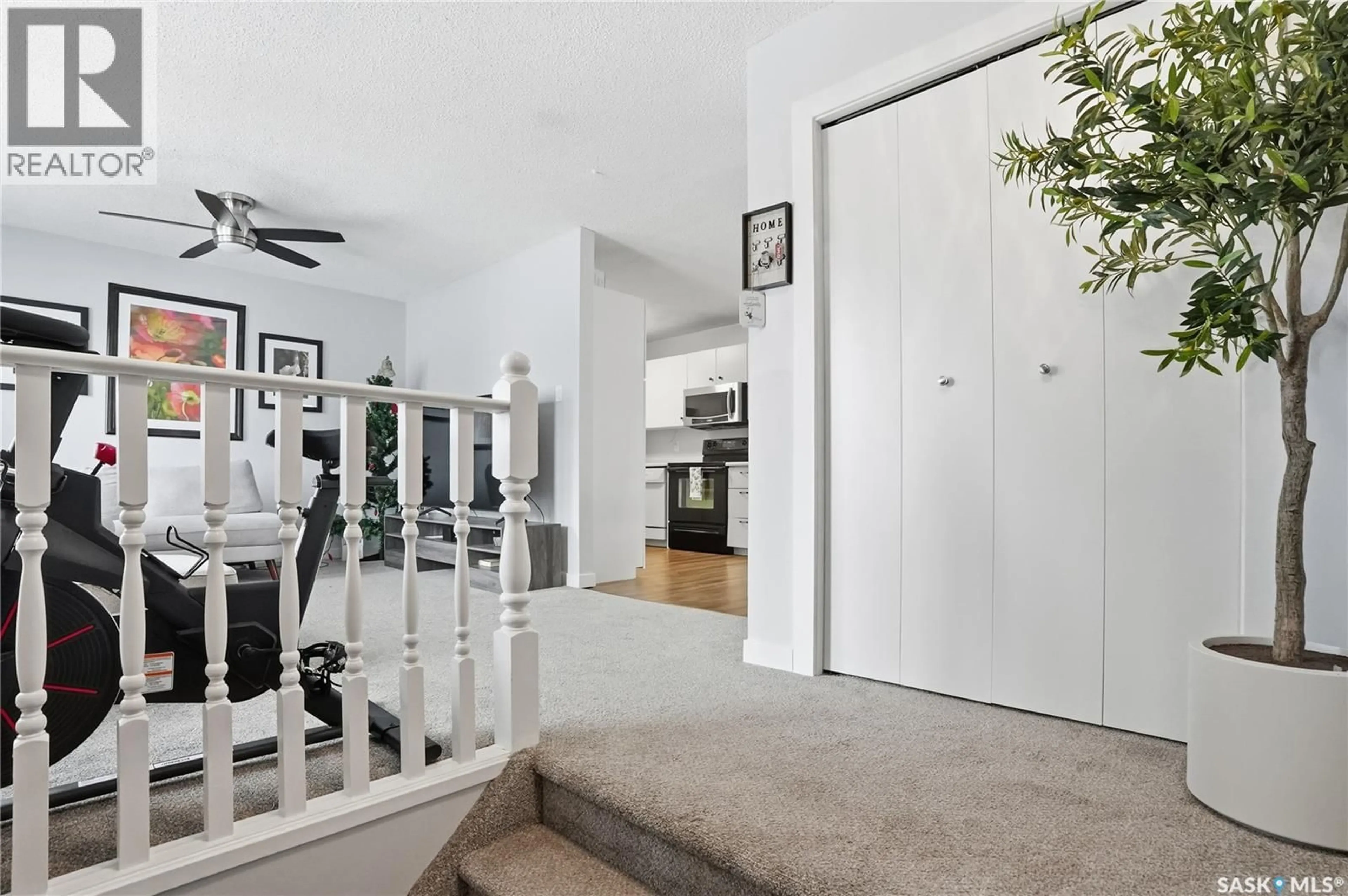 Indoor foyer for 203A DUNLOP STREET, Saskatoon Saskatchewan S7N2B8