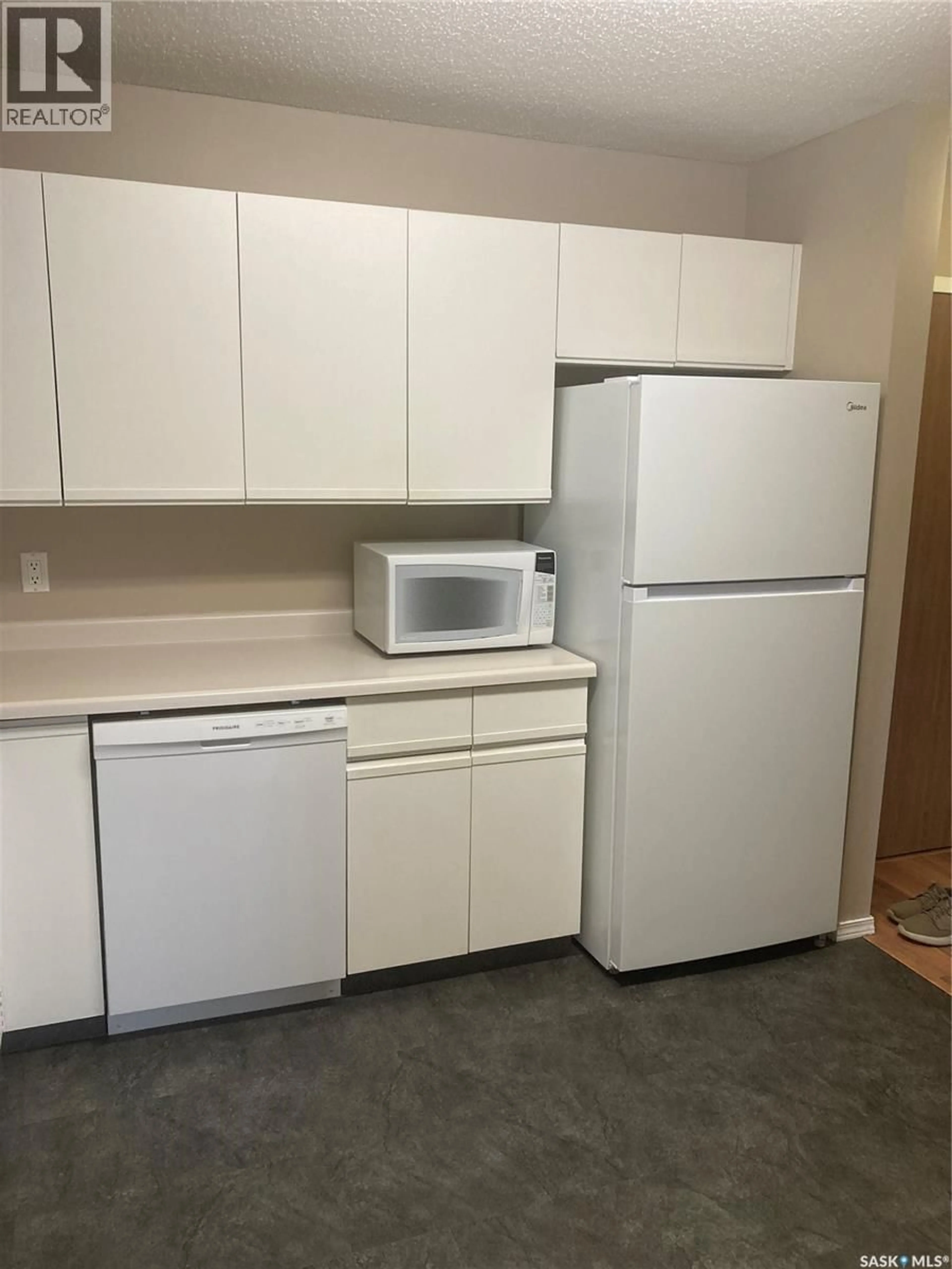 Standard kitchen, unknown for 209B - 318 CREE PLACE, Saskatoon Saskatchewan S7K7Y9