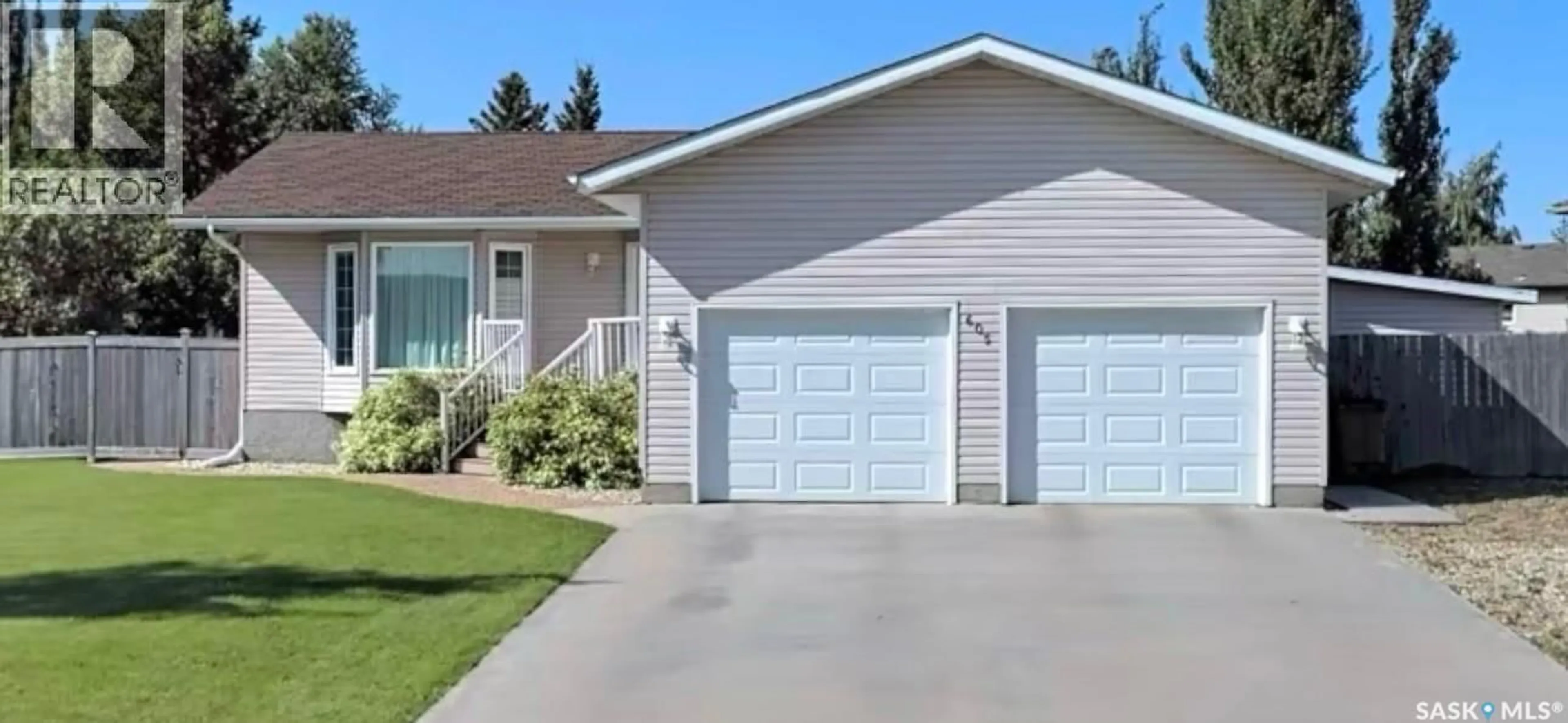 Home with vinyl exterior material, street for 605 PARK AVENUE, Melfort Saskatchewan S0E1A0