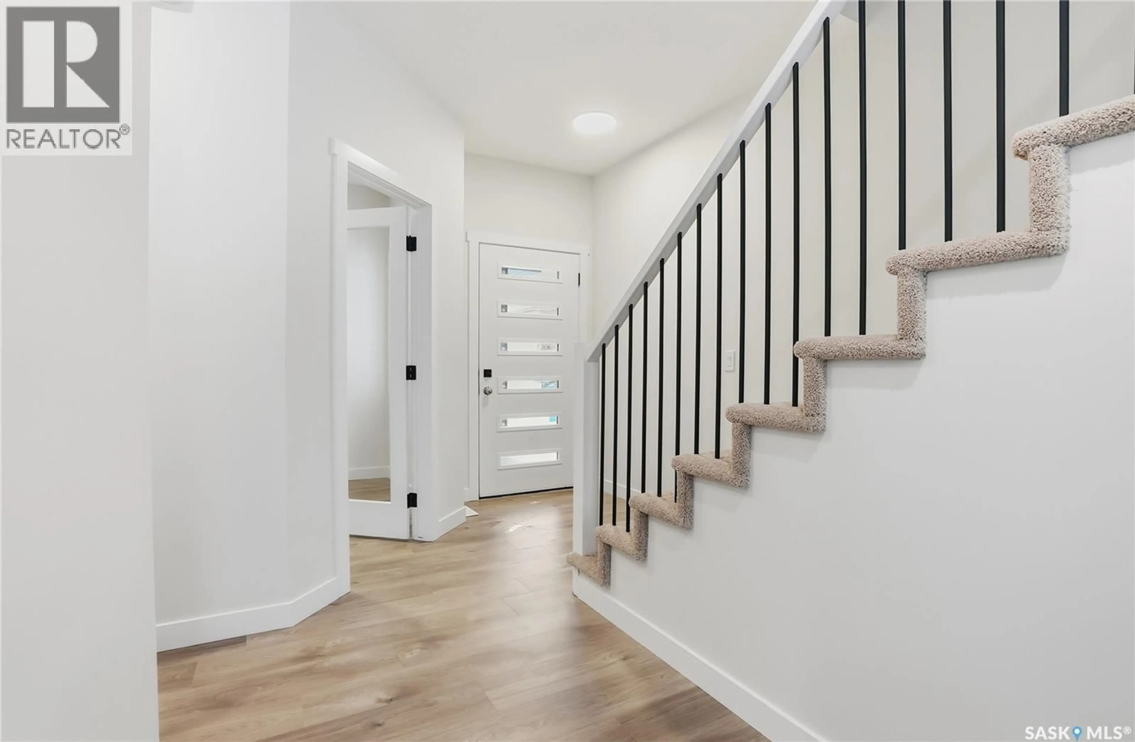 Indoor entryway for 338 KATZ AVENUE, Saskatoon Saskatchewan S7V1Y6