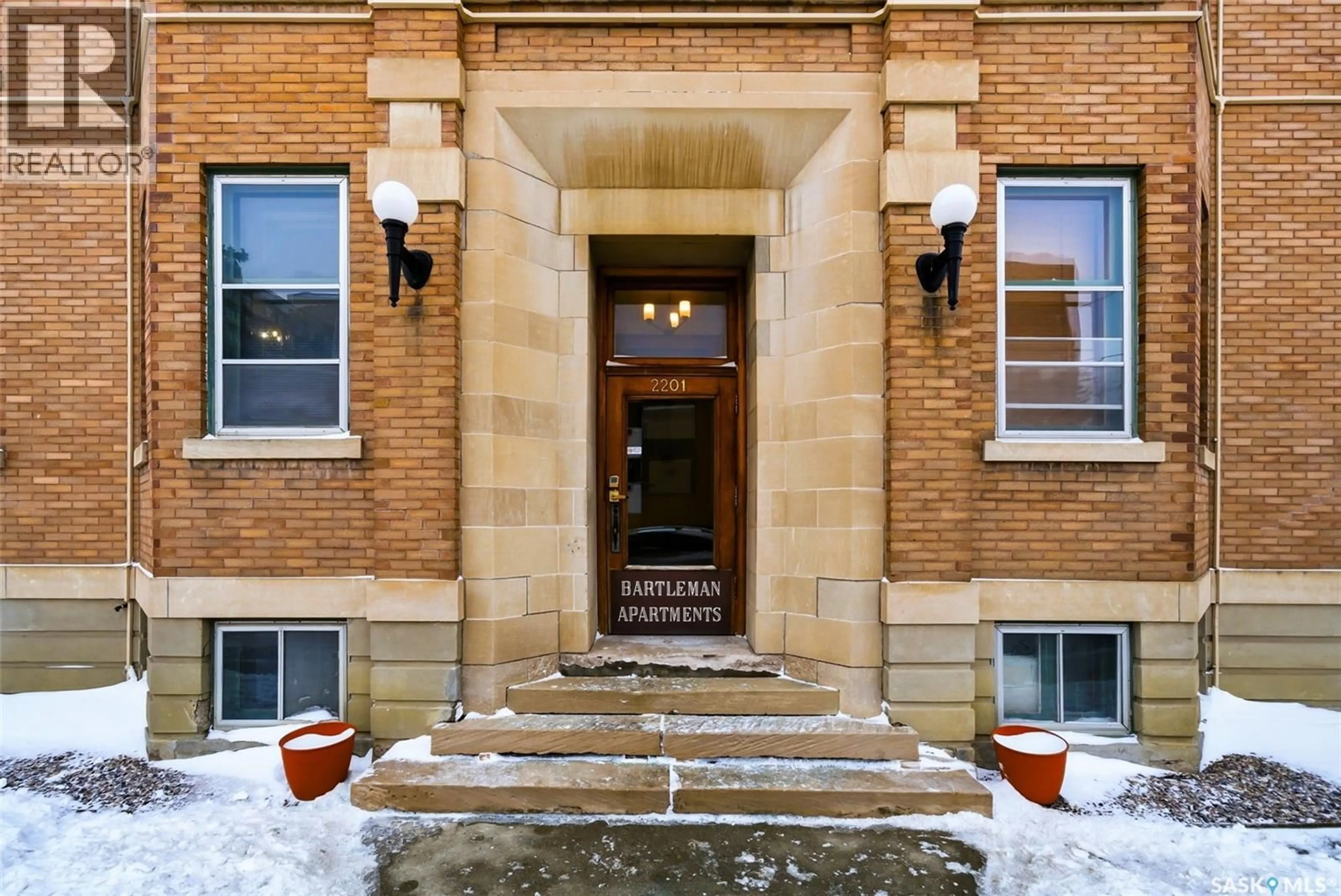Indoor entryway for 17 - 2201 14TH AVENUE, Regina Saskatchewan S4P0X9