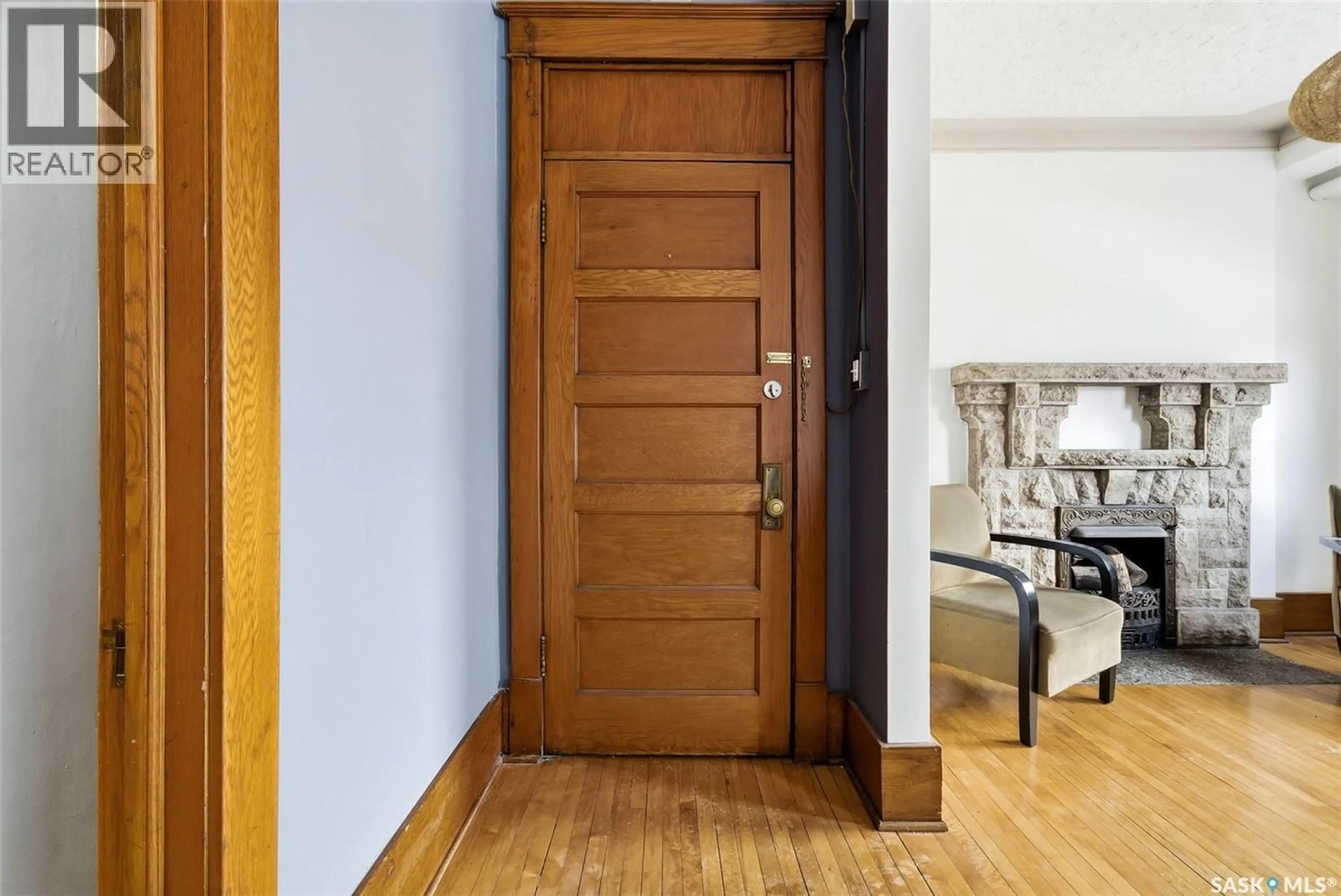 Indoor entryway for 17 - 2201 14TH AVENUE, Regina Saskatchewan S4P0X9