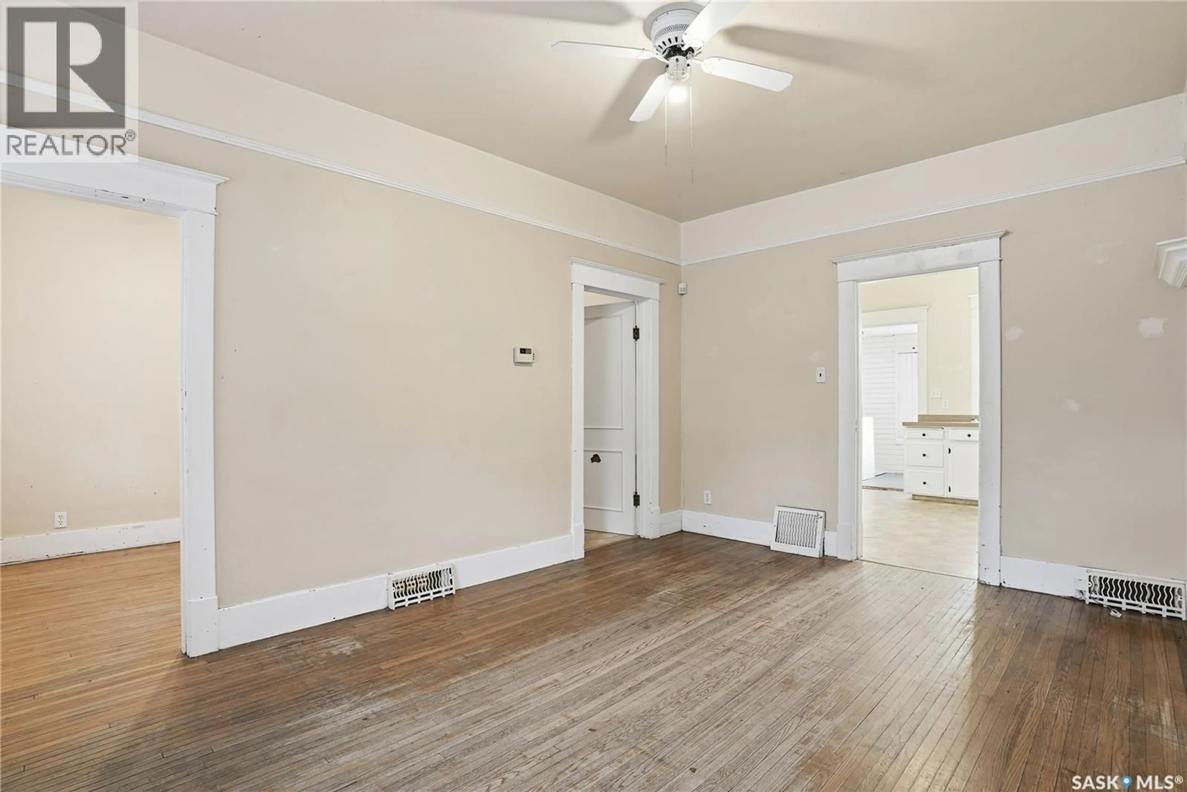 A pic of a room for S - 324 I AVENUE, Saskatoon Saskatchewan S7M1Y2