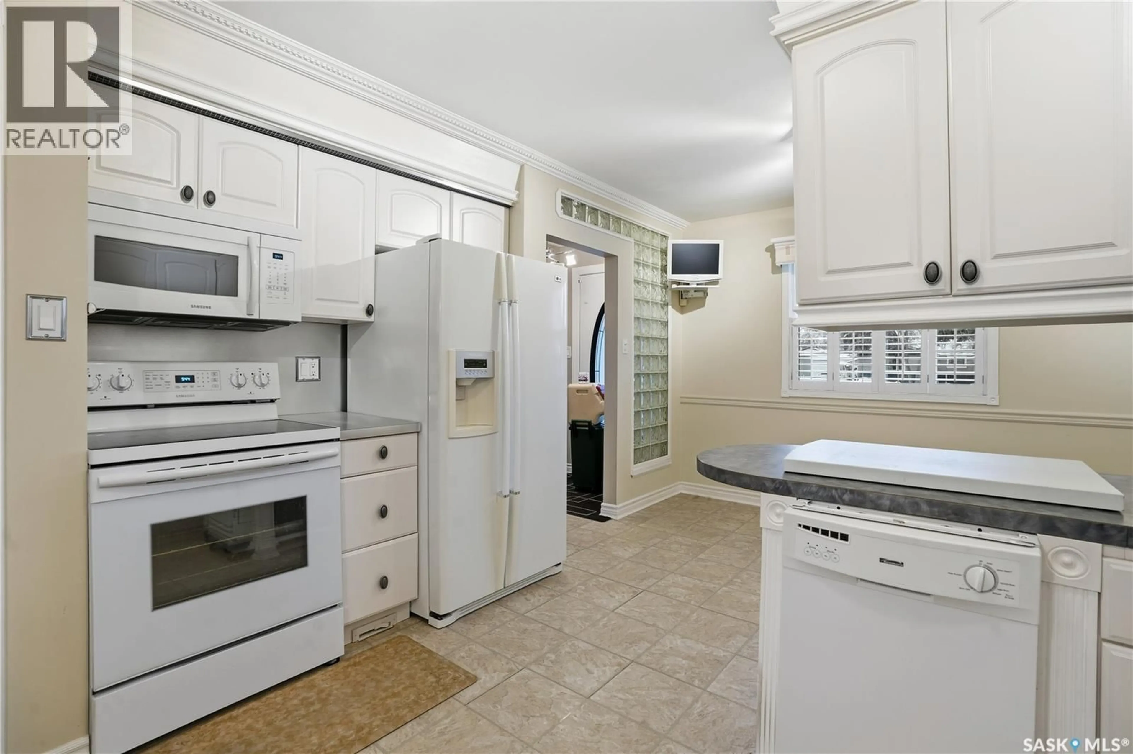Standard kitchen, ceramic/tile floor for 409 ARGYLE STREET, Regina Saskatchewan S4R4C9