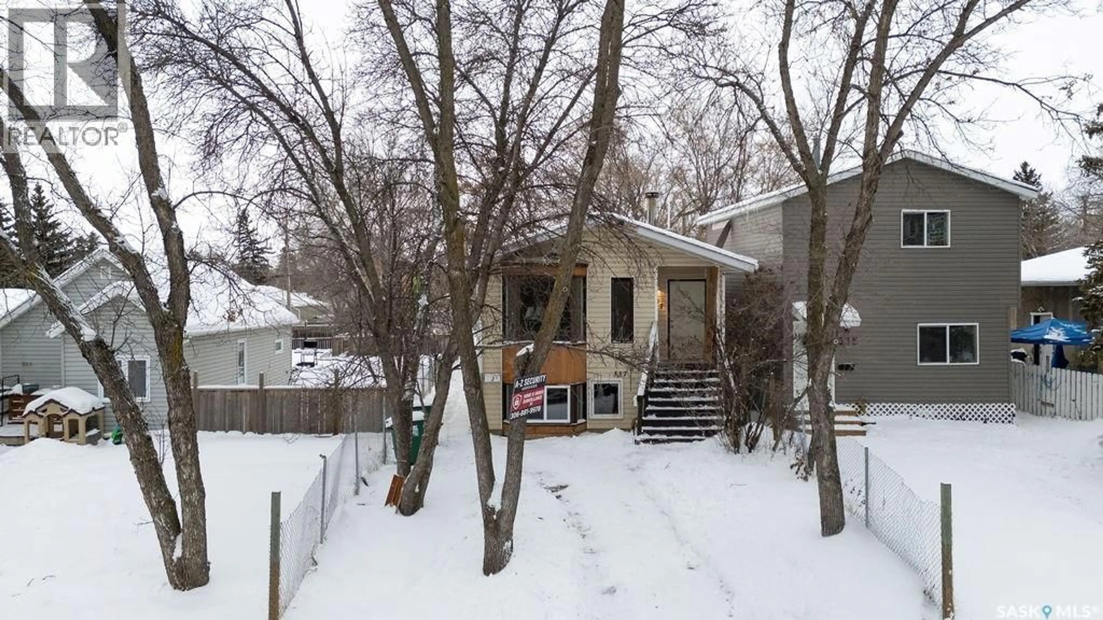 Patio, street for S - 337 U AVENUE, Saskatoon Saskatchewan S7L4P9