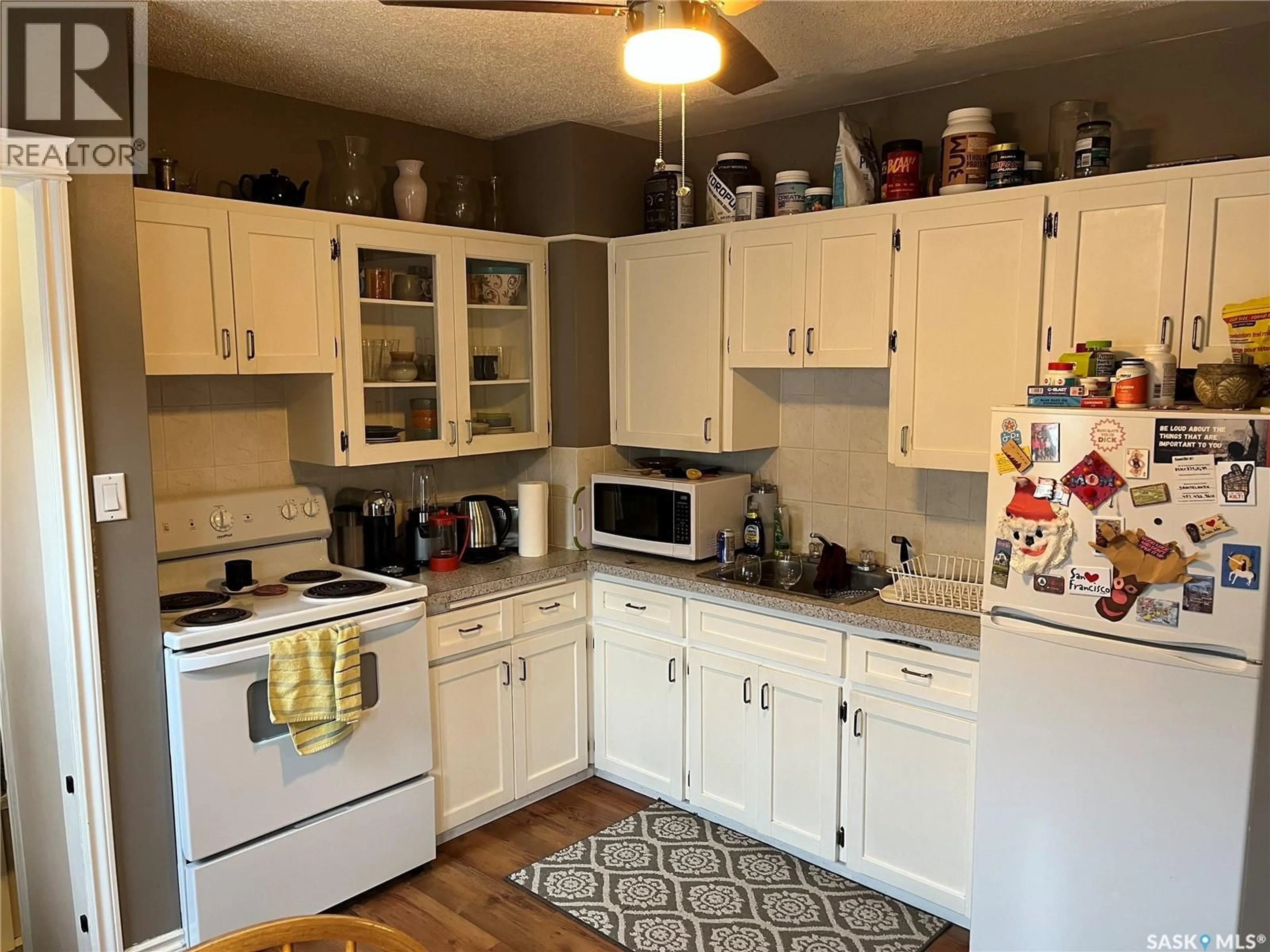 Standard kitchen, unknown for 564 10TH STREET, Prince Albert Saskatchewan S6V0Z6
