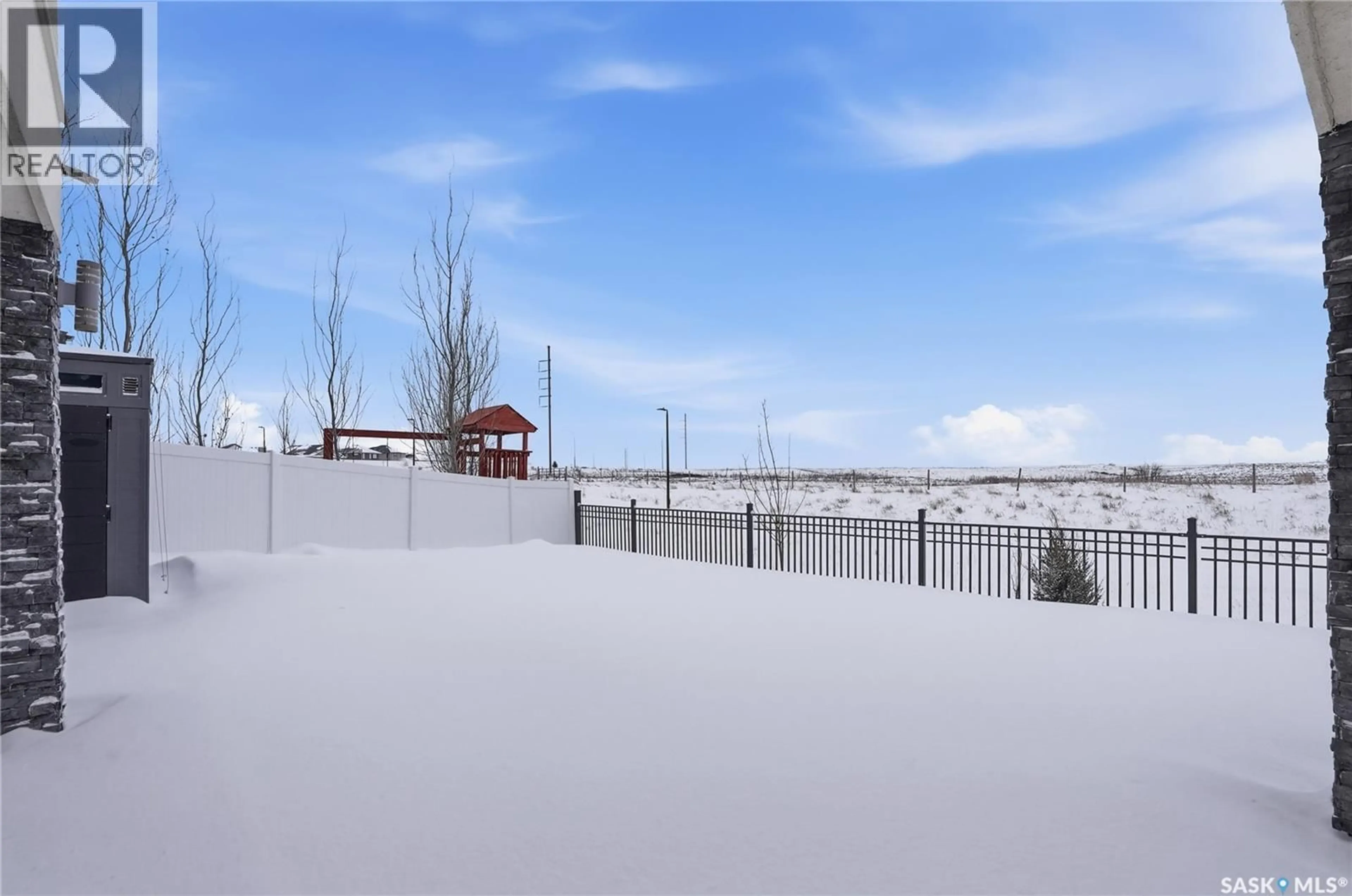 Patio, water/lake/river/ocean view for 371 FAST COURT, Saskatoon Saskatchewan S7W0W8