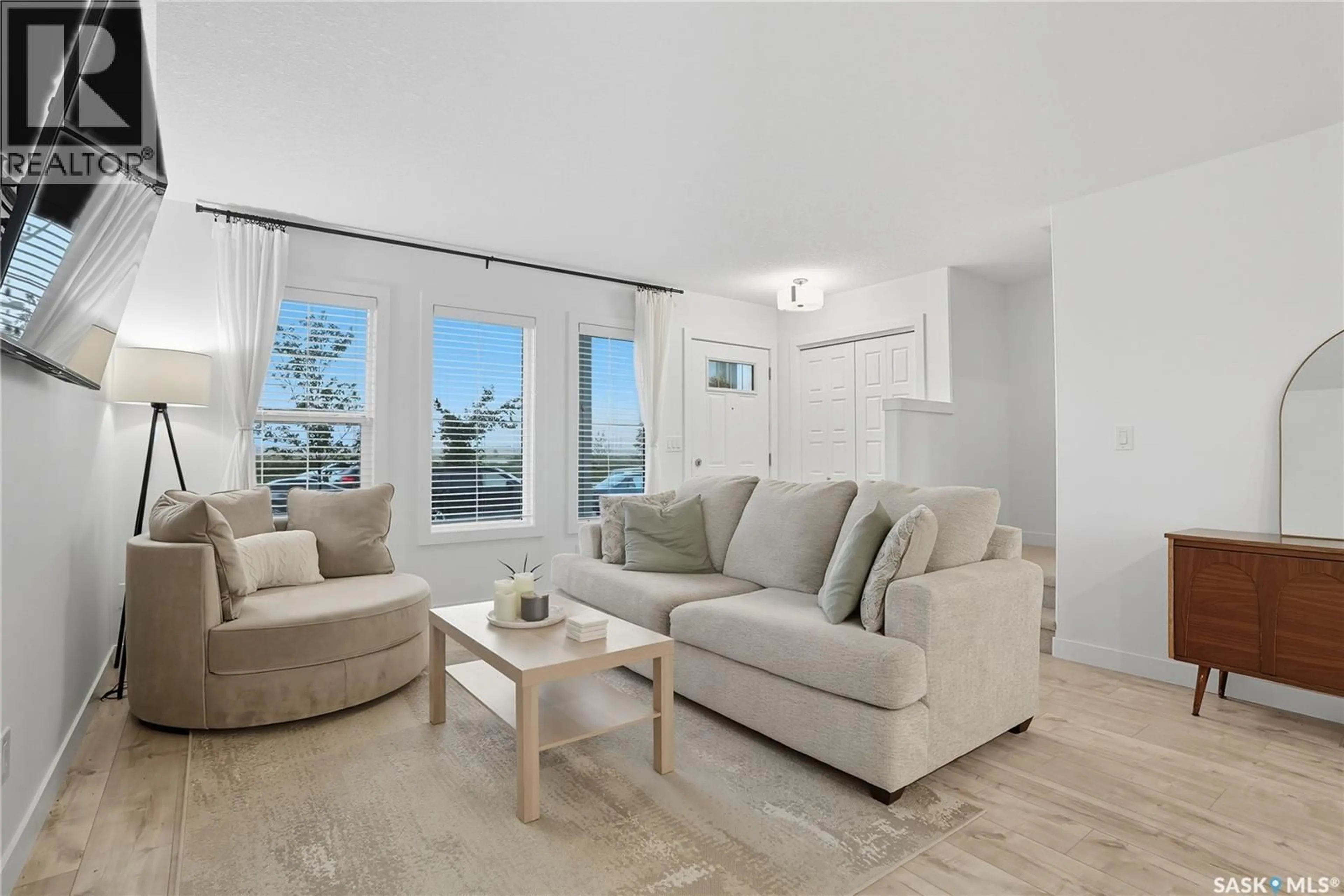 Living room with furniture, unknown for 304 MCORMOND DRIVE, Saskatoon Saskatchewan S7V0W9