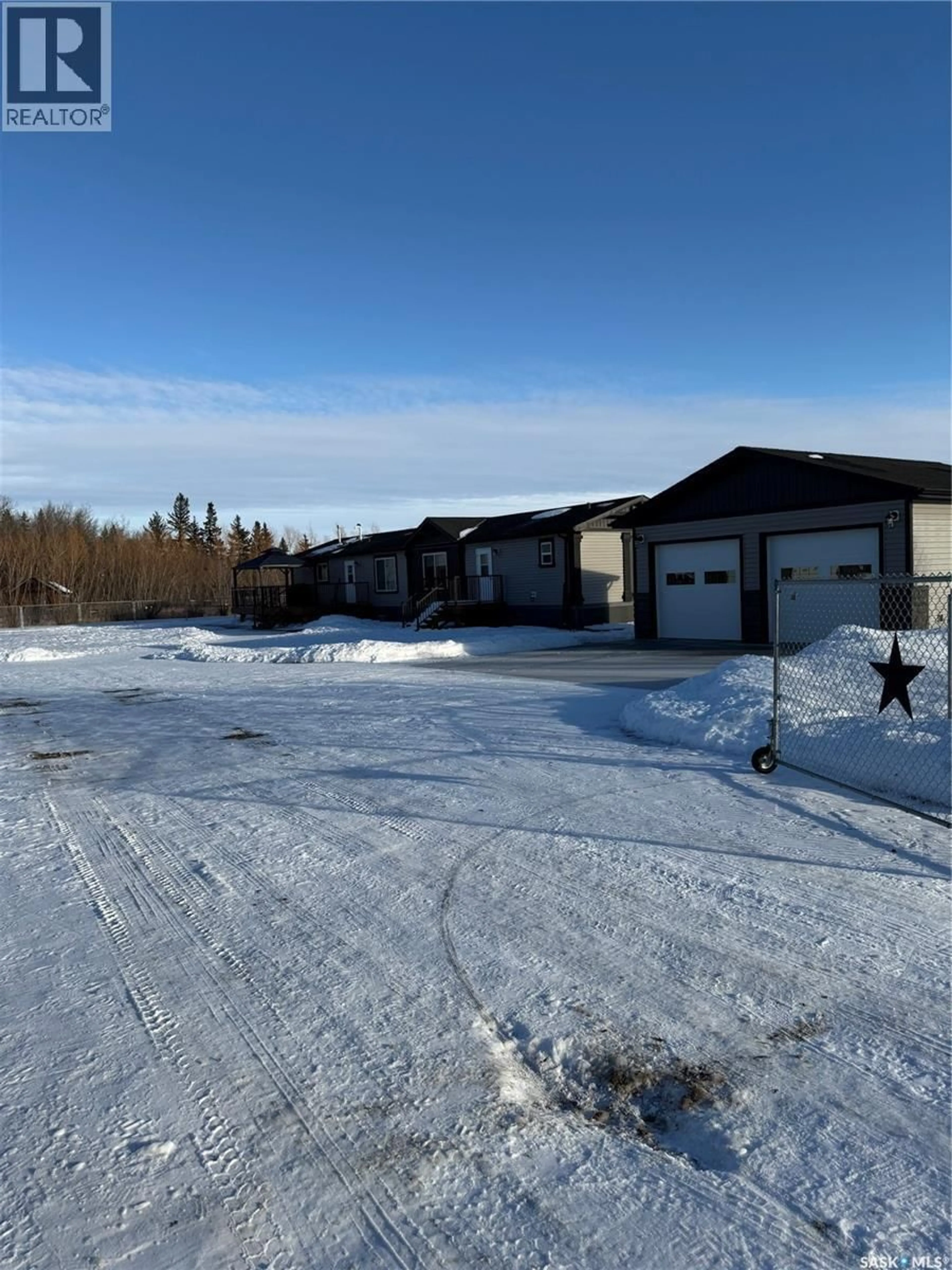 A pic from outside/outdoor area/front of a property/back of a property/a pic from drone, building for E - 502 508 RAILWAY AVENUE, Maidstone Saskatchewan S0M1M0
