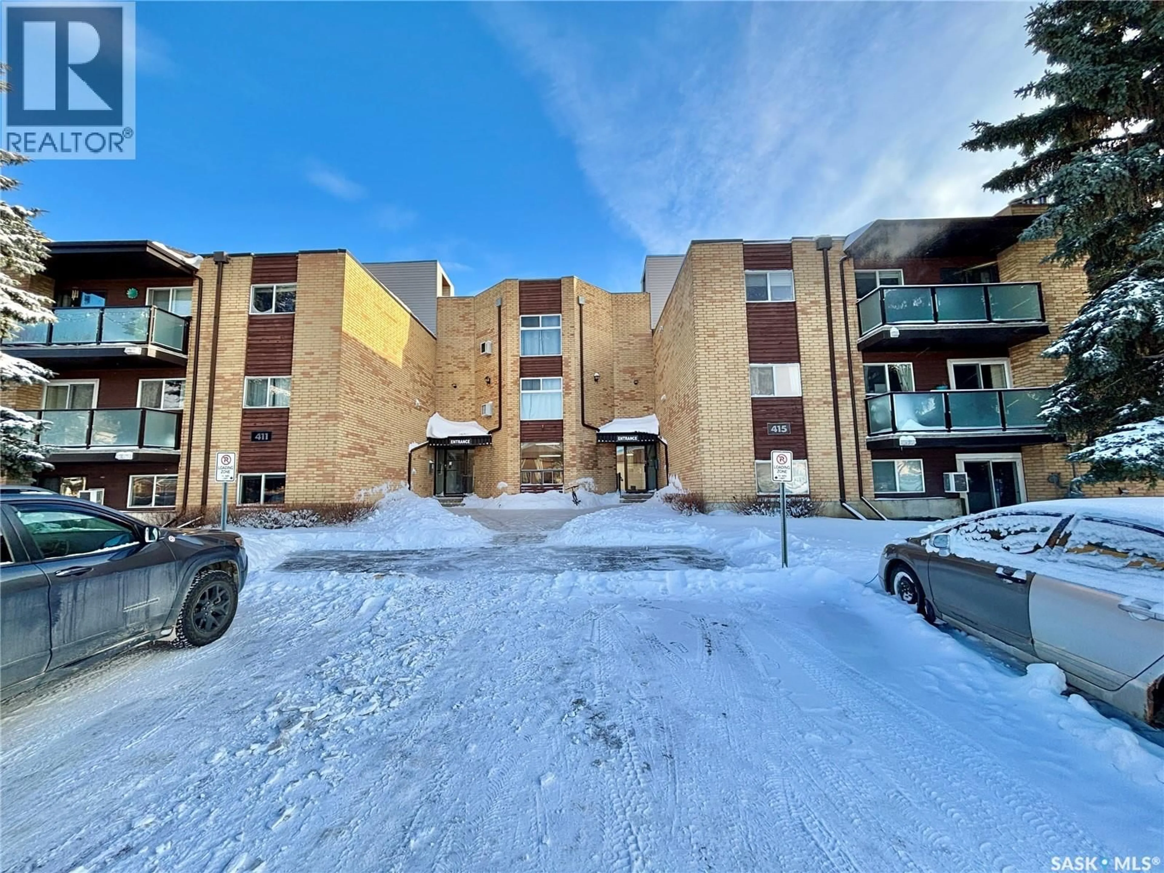 A pic from outside/outdoor area/front of a property/back of a property/a pic from drone, building for 206 415 TAIT COURT, Saskatoon Saskatchewan S7H5L3