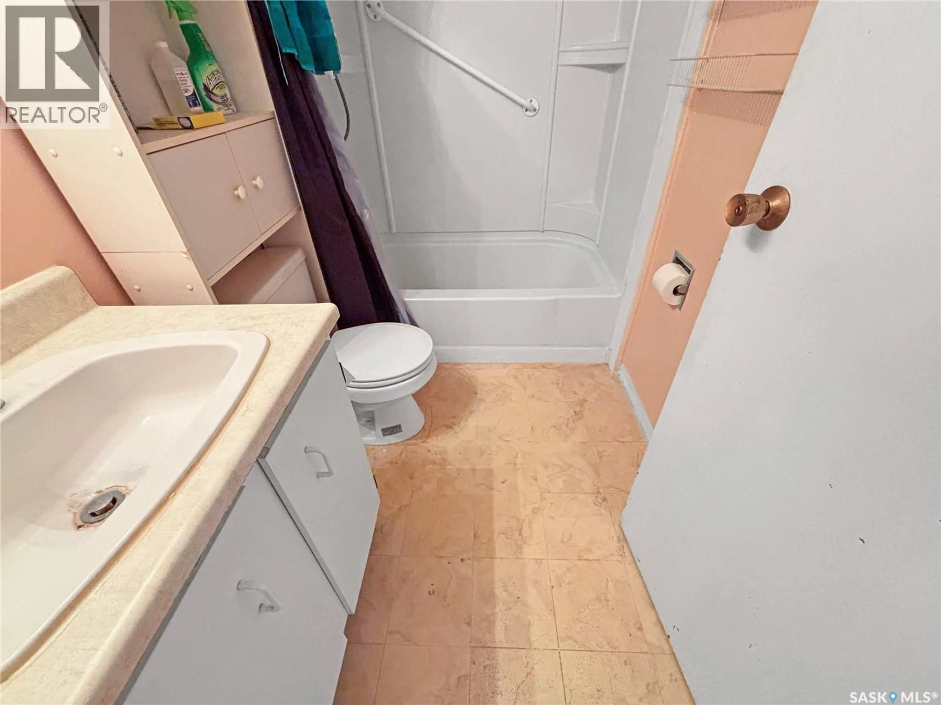 Standard bathroom, unknown for 206 415 TAIT COURT, Saskatoon Saskatchewan S7H5L3