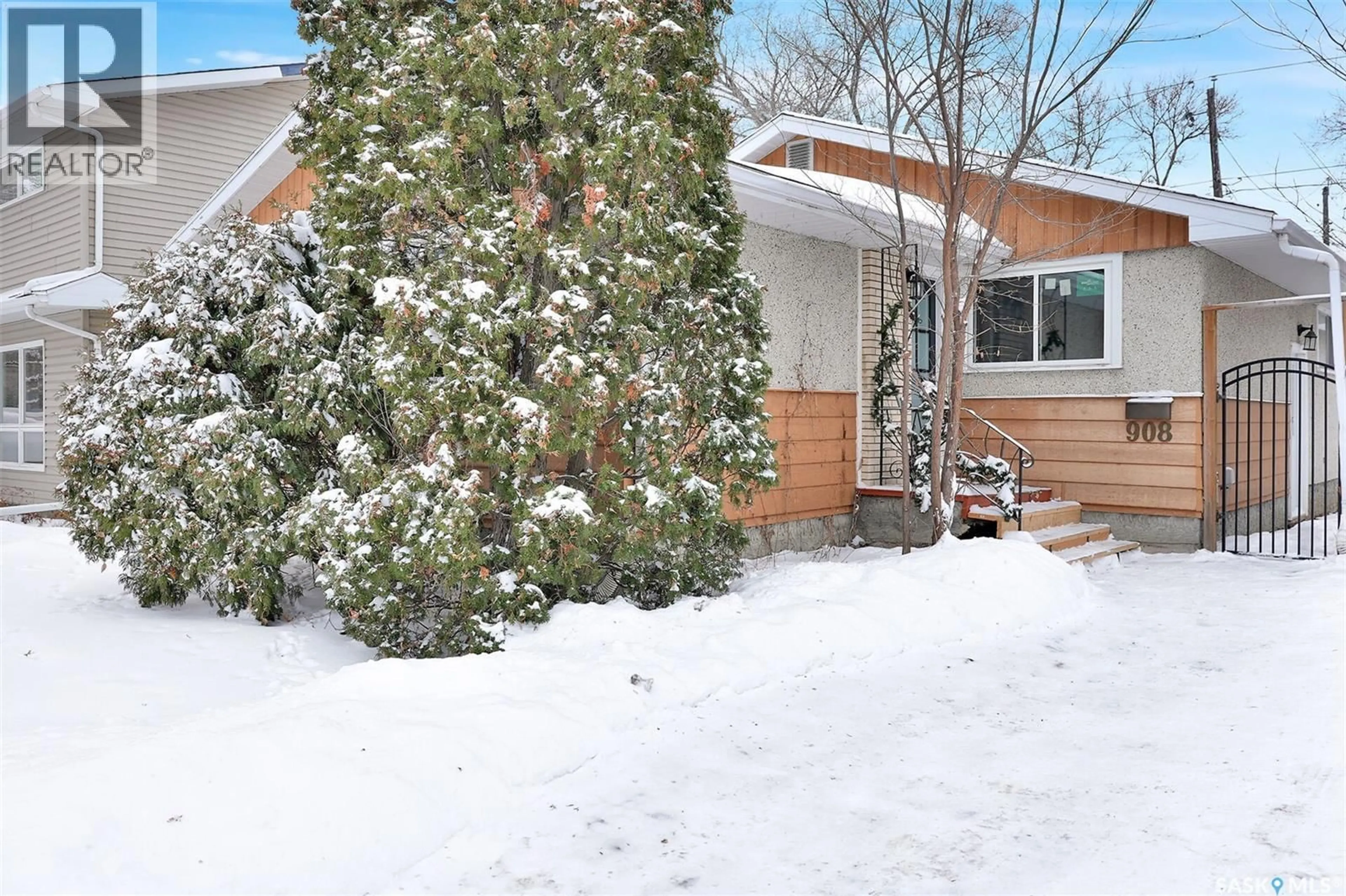 Patio, street for 908 SHANNON ROAD, Regina Saskatchewan S4S5K4