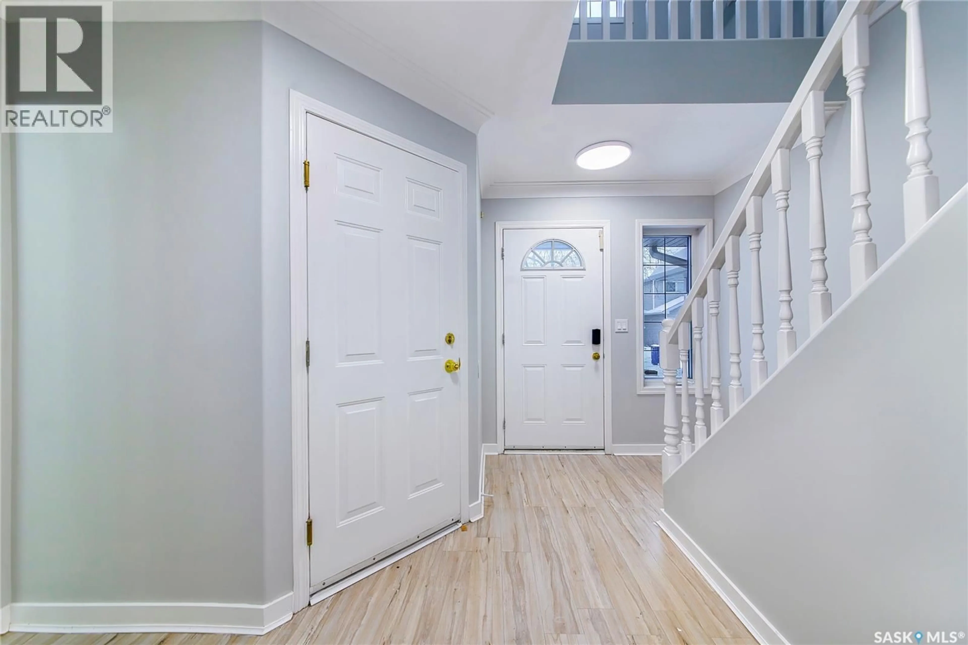 Indoor entryway for 215 - 28 PINEHOUSE DRIVE, Saskatoon Saskatchewan S7K6N9