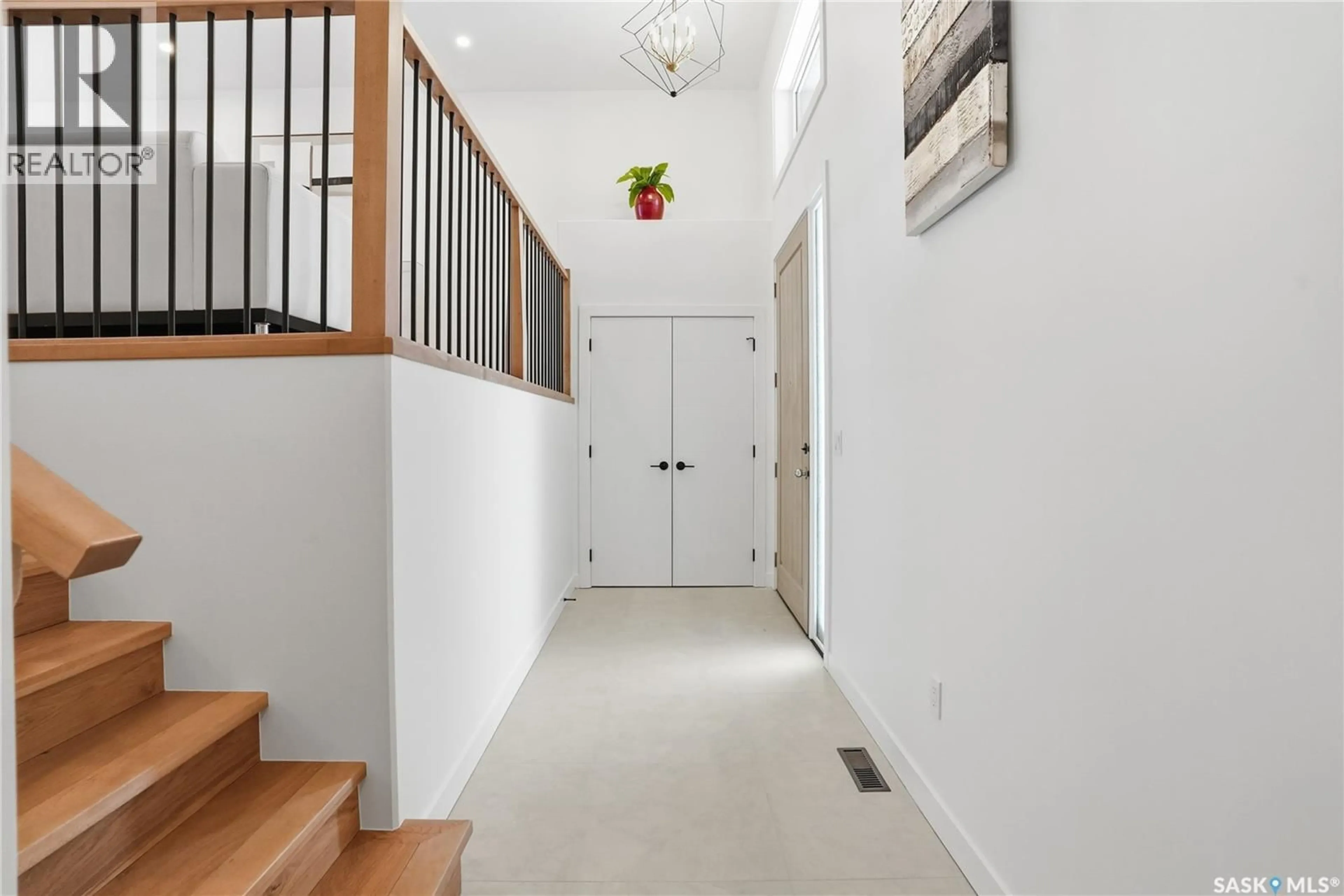 Indoor entryway for 811 BALLESTEROS CRESCENT, Warman Saskatchewan S0K4S4