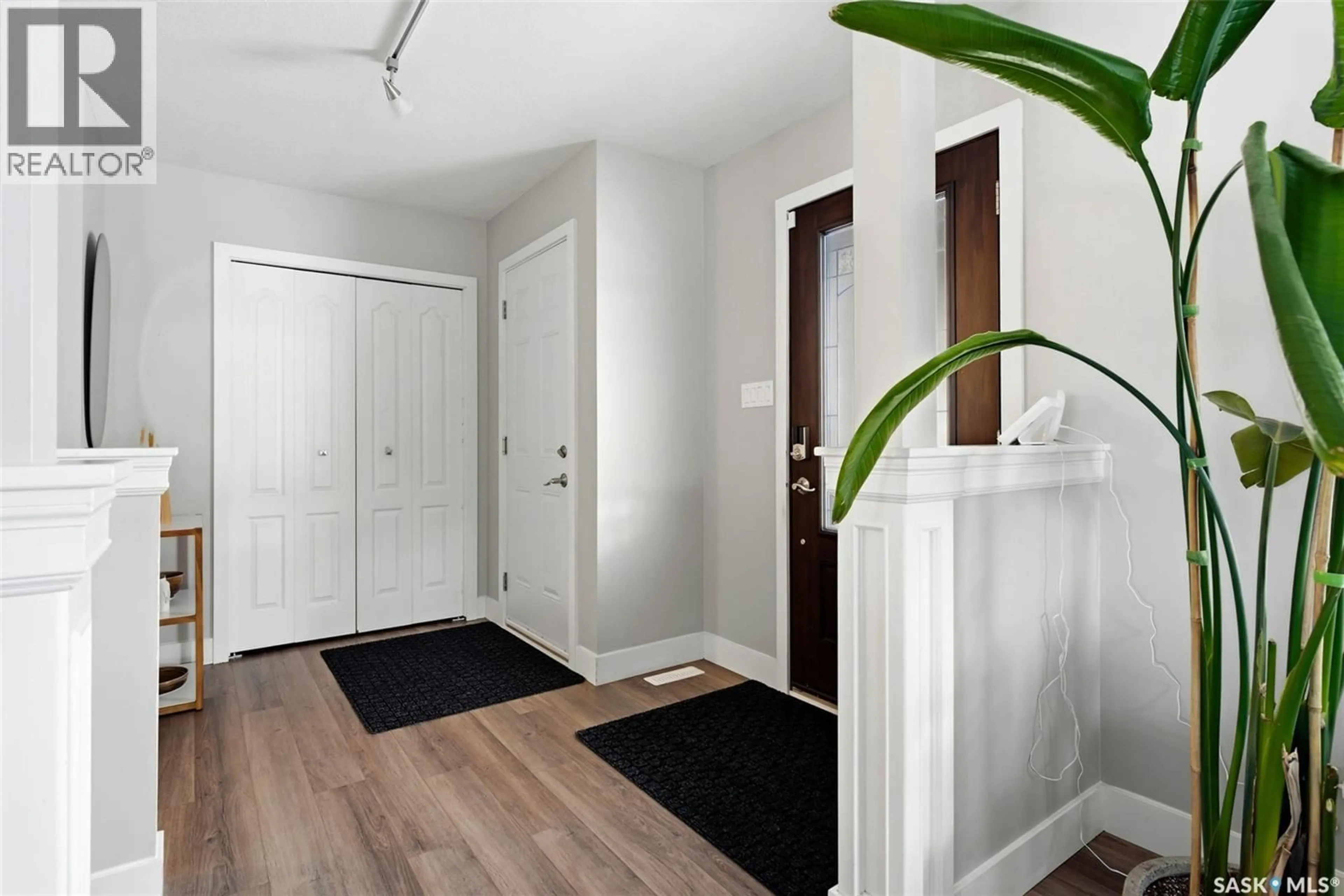 Indoor entryway for 30 COTTONWOOD PLACE, Lumsden Saskatchewan S0G3C0