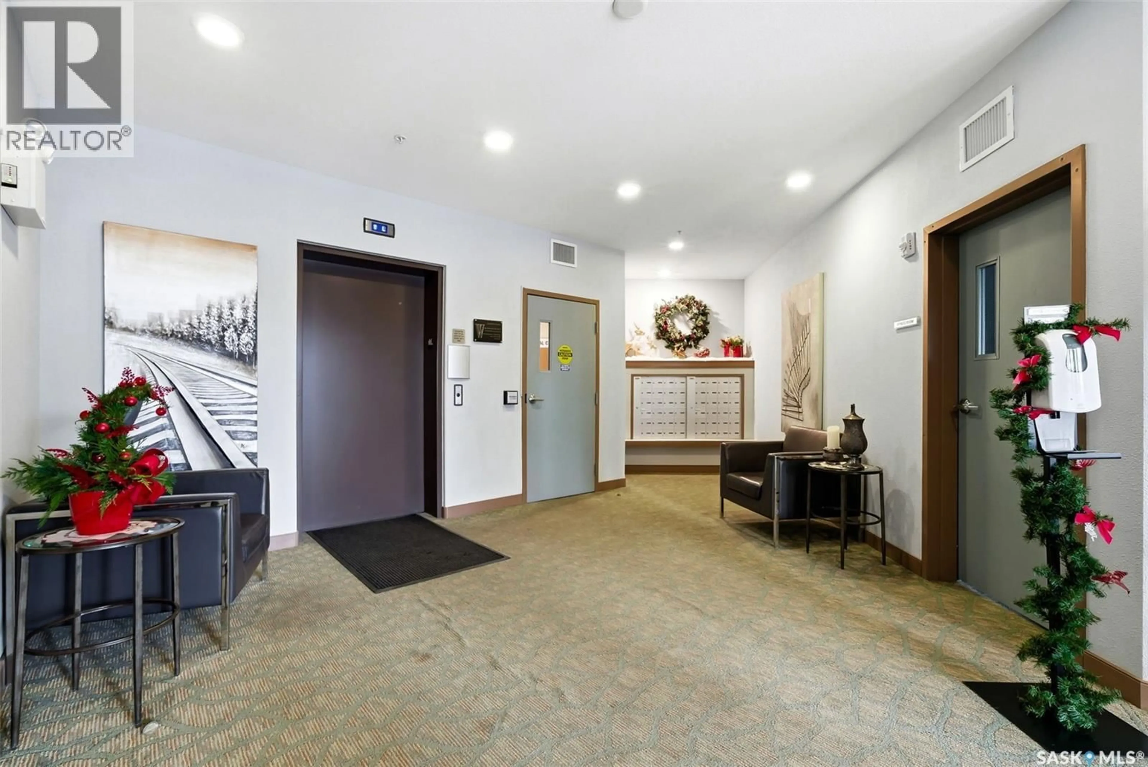 Indoor foyer for 309 - 2321 WINDSOR PARK ROAD, Regina Saskatchewan S4V3N2
