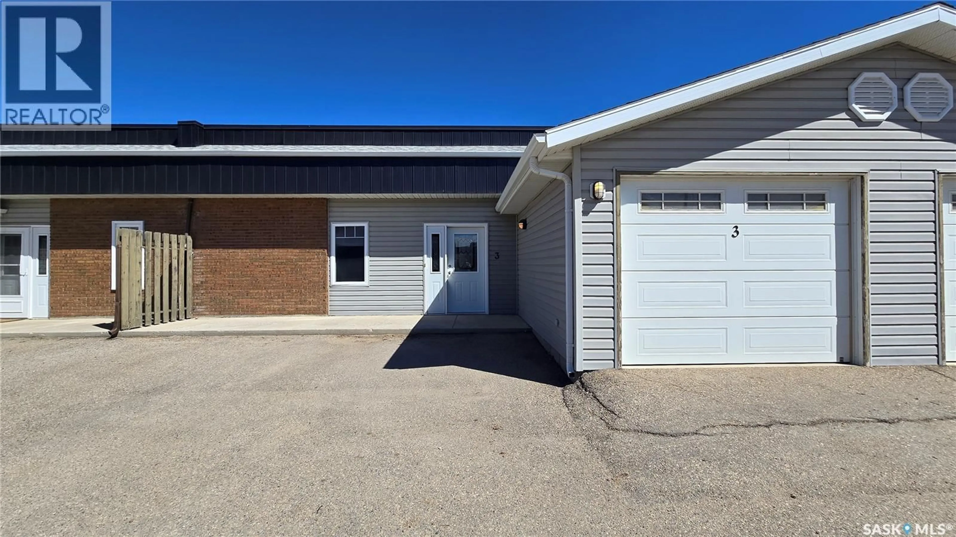 Indoor garage for 2 - 3 FRASER AVENUE, Craven Saskatchewan S0G0W0