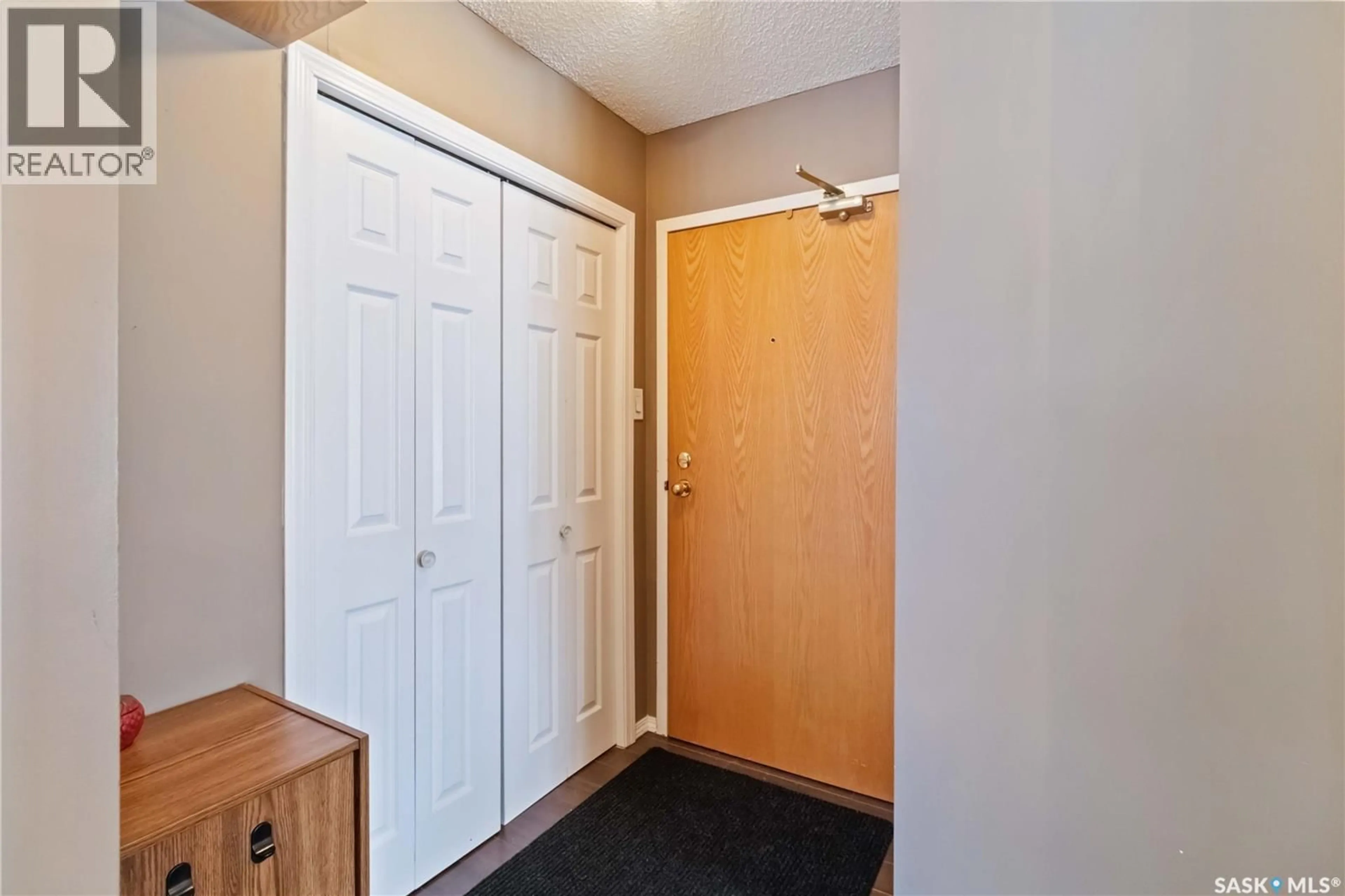 Indoor entryway for 706 - 112 CONFEDERATION DRIVE, Saskatoon Saskatchewan S7L5R7