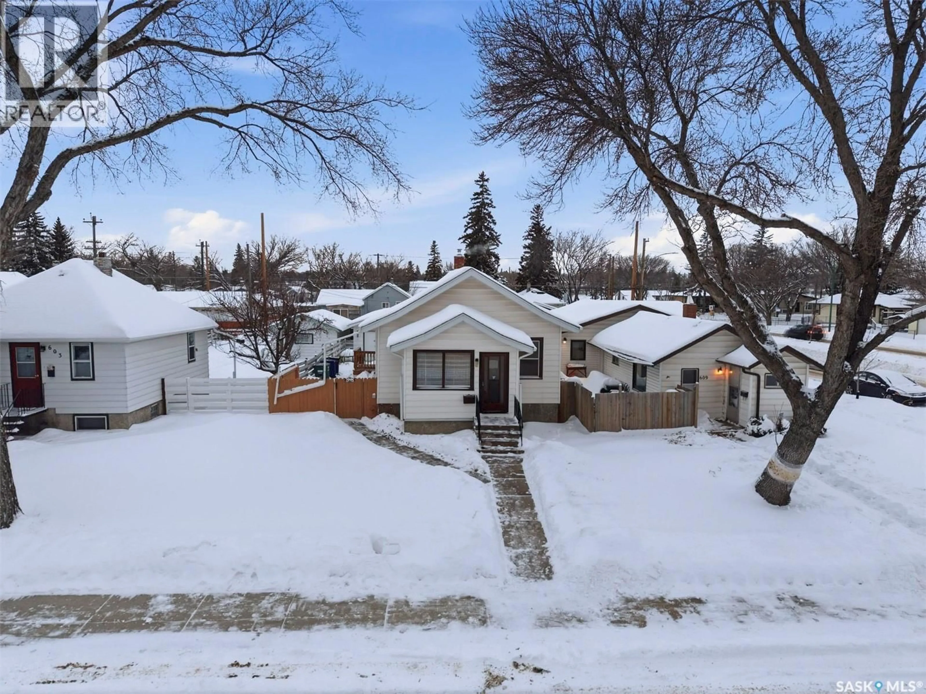 A pic from outside/outdoor area/front of a property/back of a property/a pic from drone, street for 607 K AVENUE, Saskatoon Saskatchewan S7L2M8