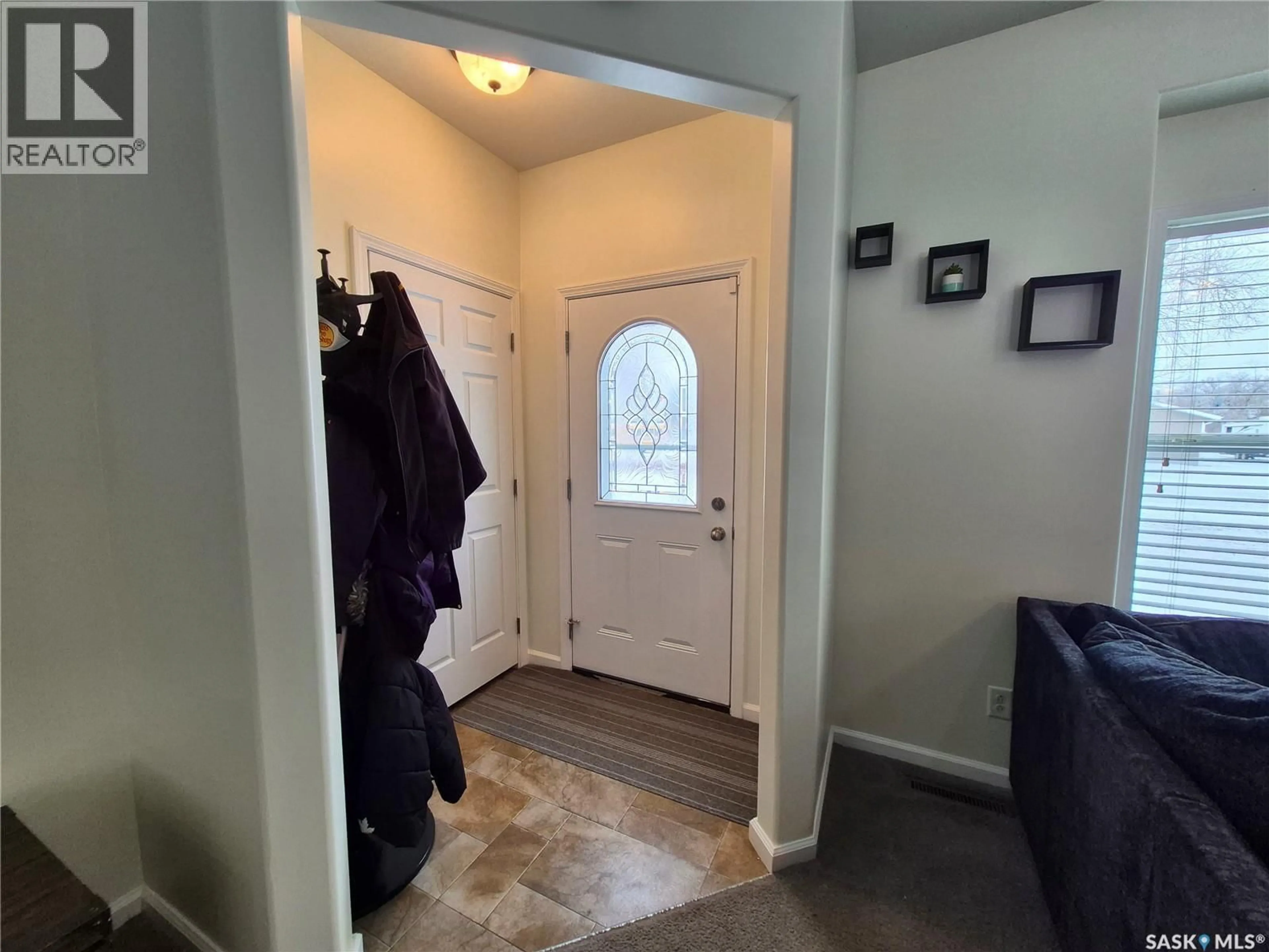 Indoor entryway for 202 SASKATCHEWAN AVENUE, Pangman Saskatchewan S0C2C0
