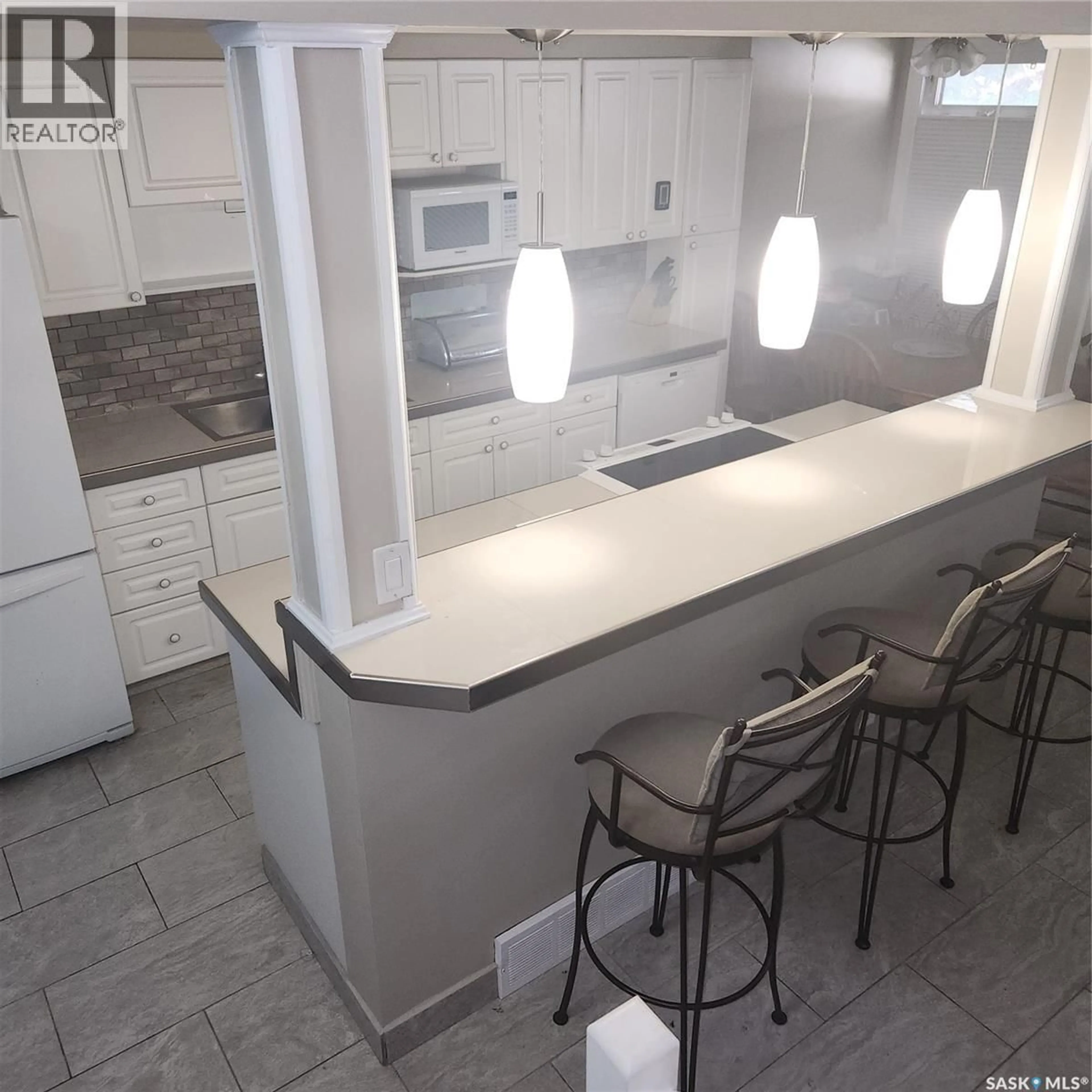 Open concept kitchen, unknown for 17 - 1292 GORDON ROAD, Moose Jaw Saskatchewan S6H3E5