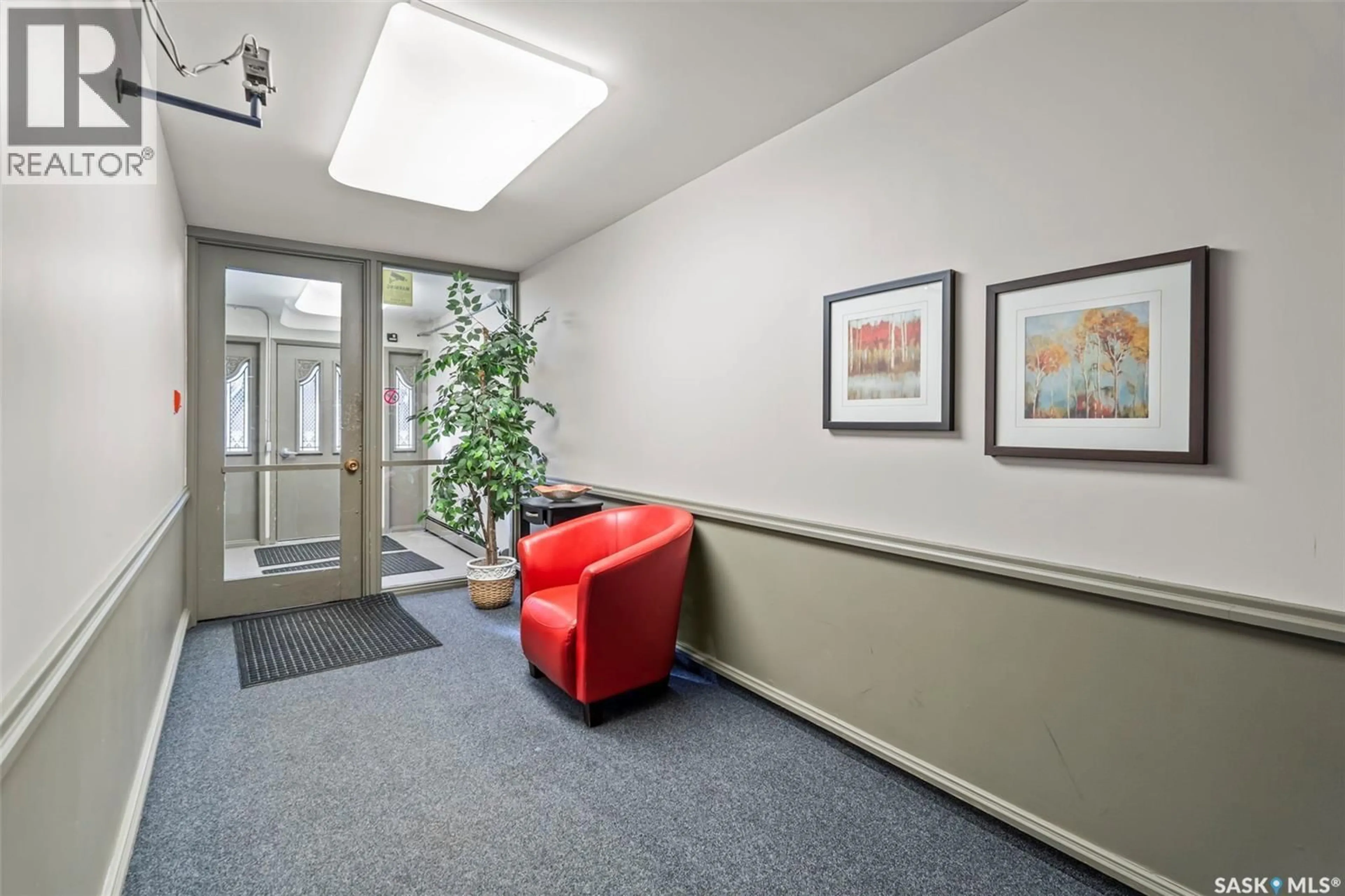 Indoor foyer for 205 - 419 MAIN STREET E, Saskatoon Saskatchewan S7N0B9