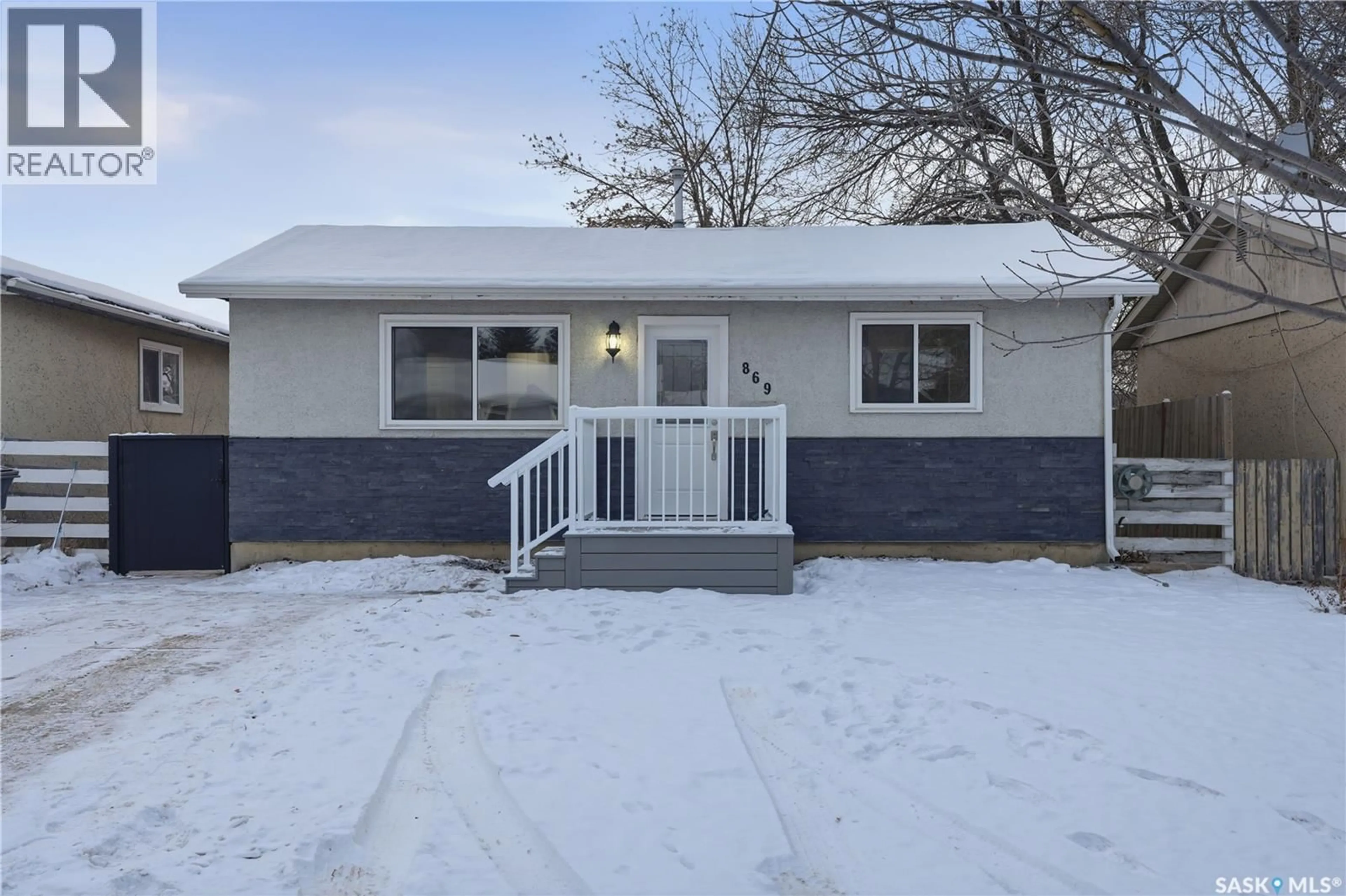 Home with vinyl exterior material, street for 869 MACKLEM DRIVE, Saskatoon Saskatchewan S7L4K1