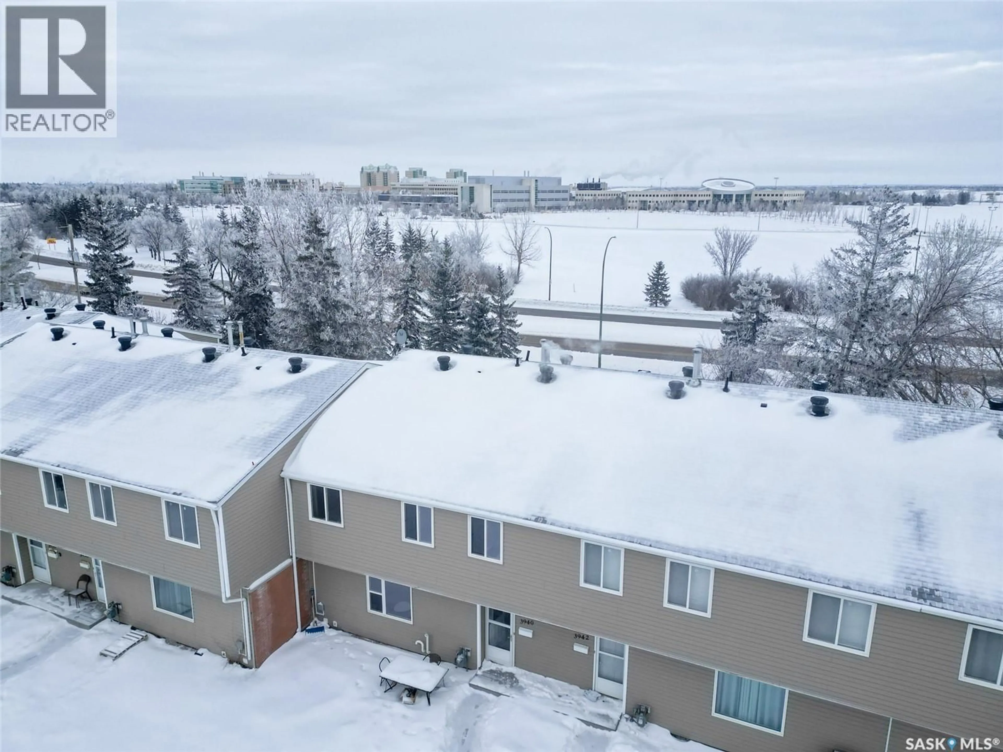 A pic from outside/outdoor area/front of a property/back of a property/a pic from drone, water/lake/river/ocean view for 3940 CASTLE ROAD, Regina Saskatchewan S4S6A4