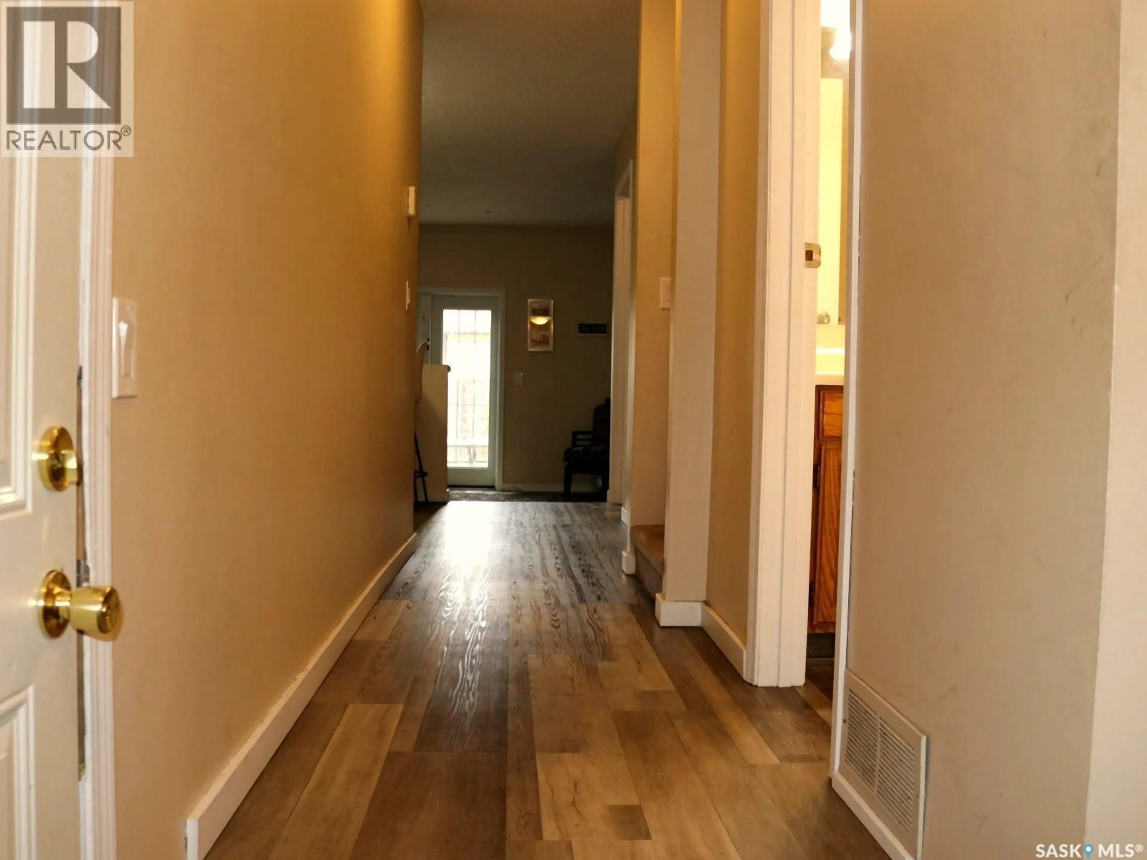 Indoor foyer for 227-229 WAKABAYASHI WAY, Saskatoon Saskatchewan S7K7M4