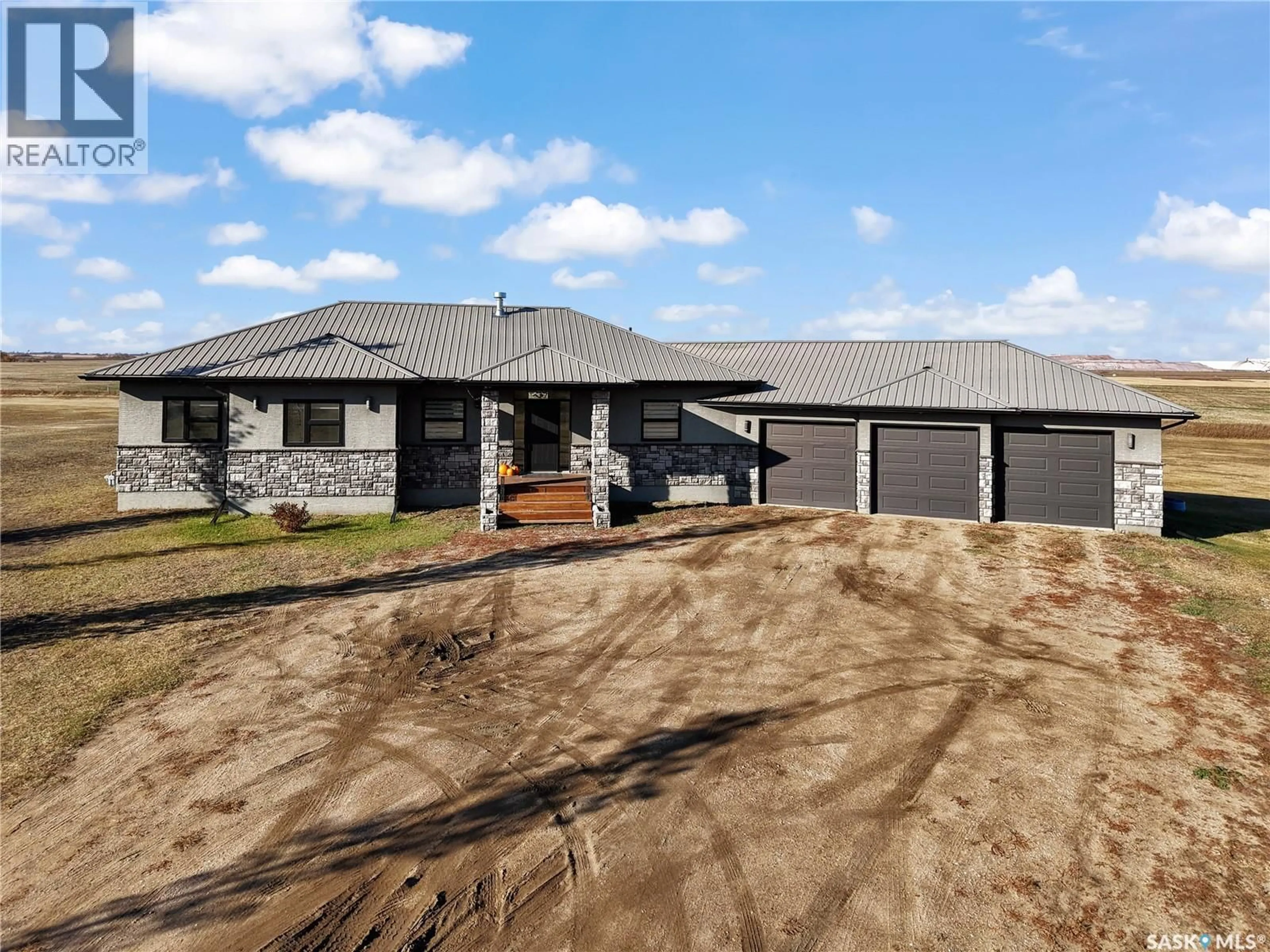 A pic from outside/outdoor area/front of a property/back of a property/a pic from drone, street for 6 SITINA ESTATES, Vanscoy Rm No. 345 Saskatchewan S0L3J0