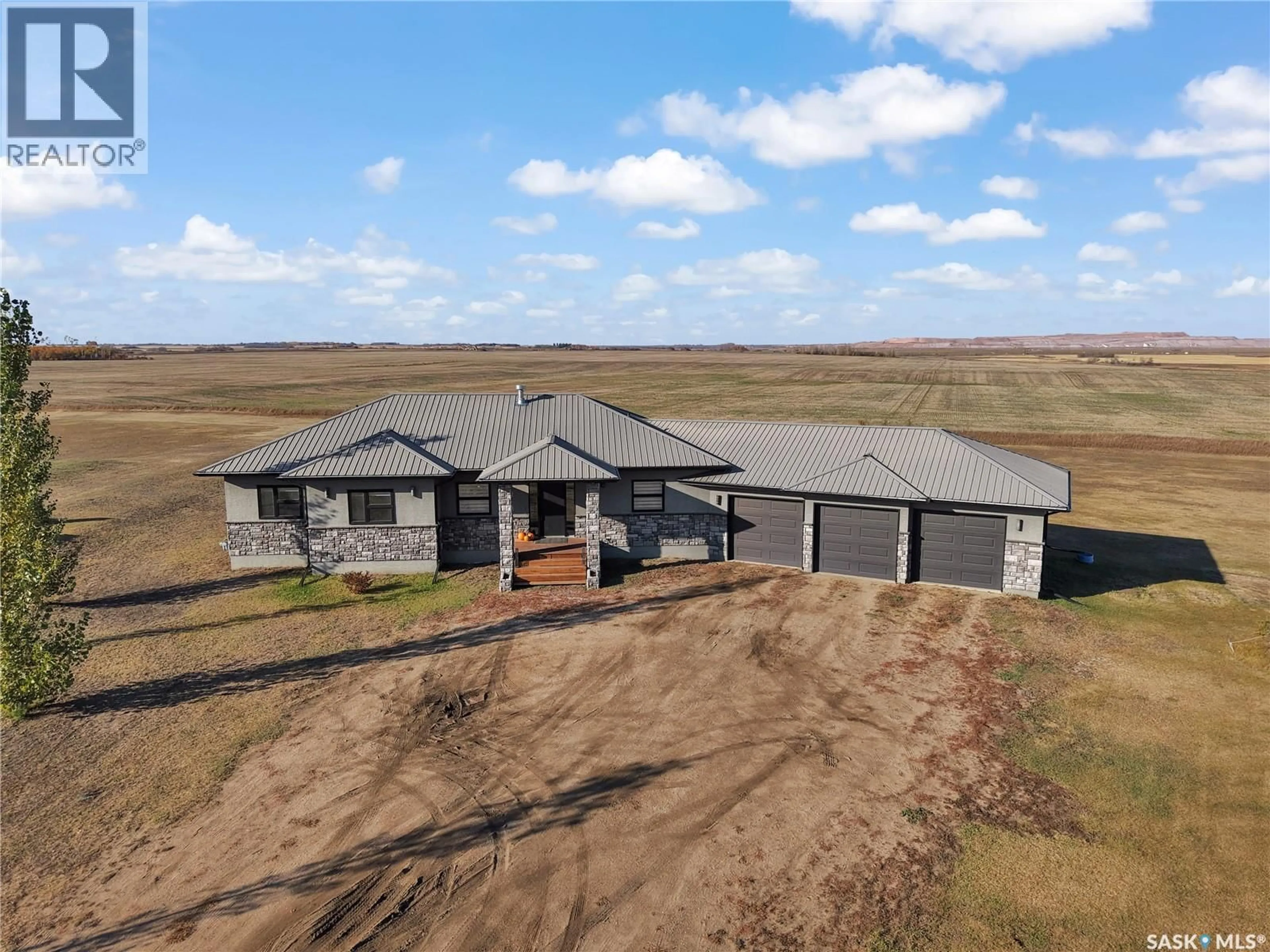 A pic from outside/outdoor area/front of a property/back of a property/a pic from drone, building for 6 SITINA ESTATES, Vanscoy Rm No. 345 Saskatchewan S0L3J0