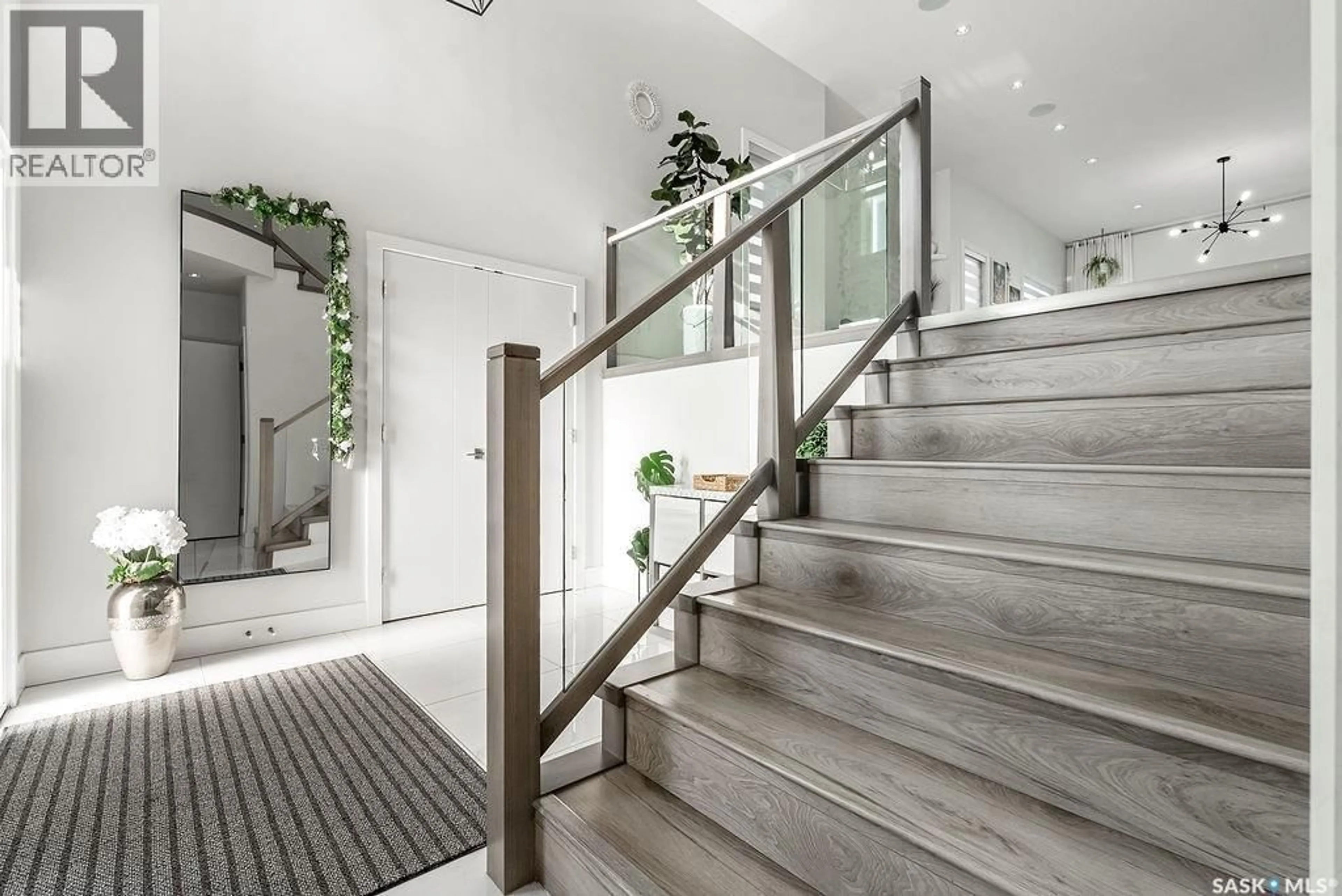 Stairs for 511 BURGESS CRESCENT, Saskatoon Saskatchewan S7V0S2