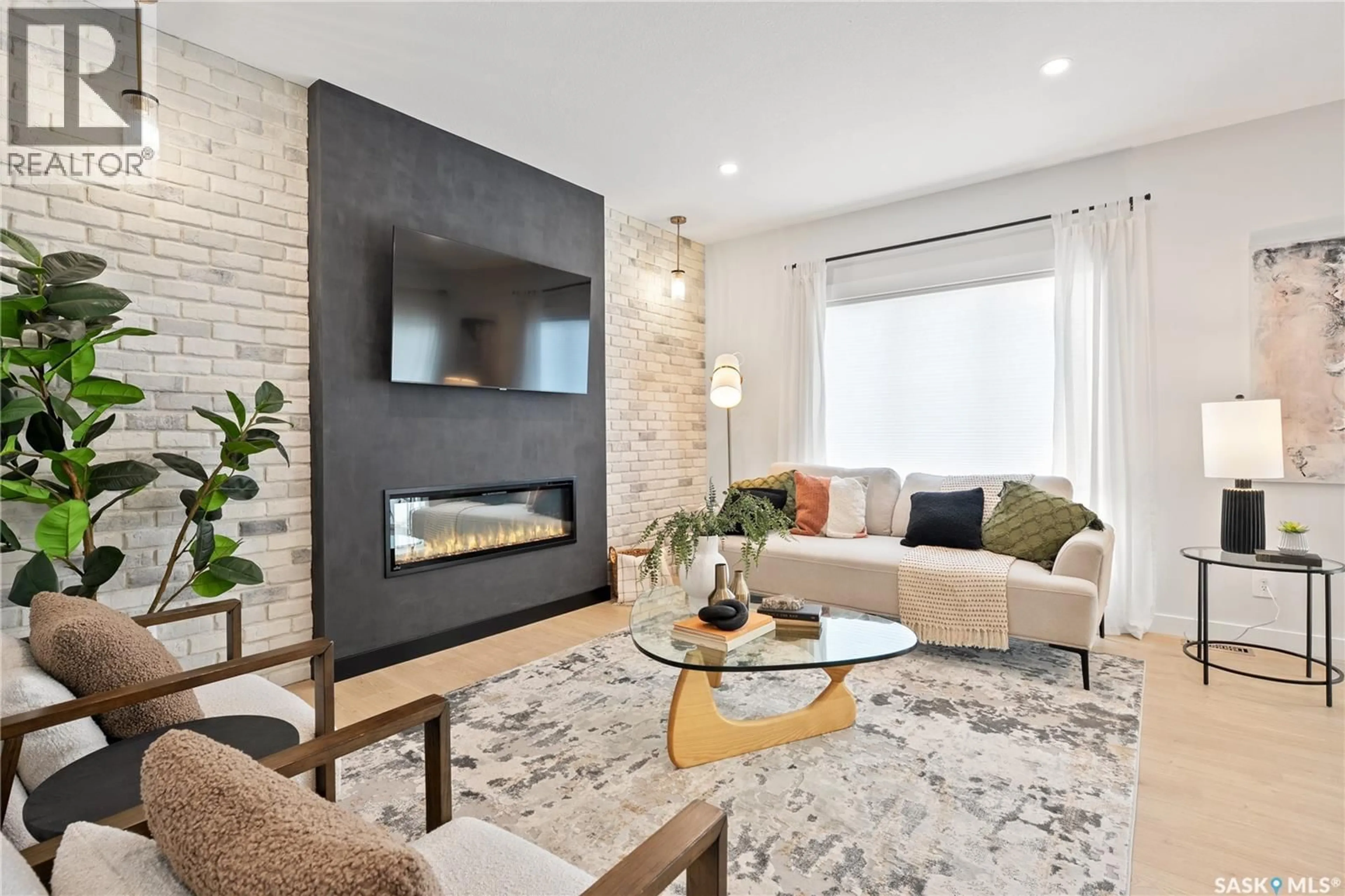 Living room with furniture, unknown for 407 DORAN CRESCENT, Saskatoon Saskatchewan S7V1L1