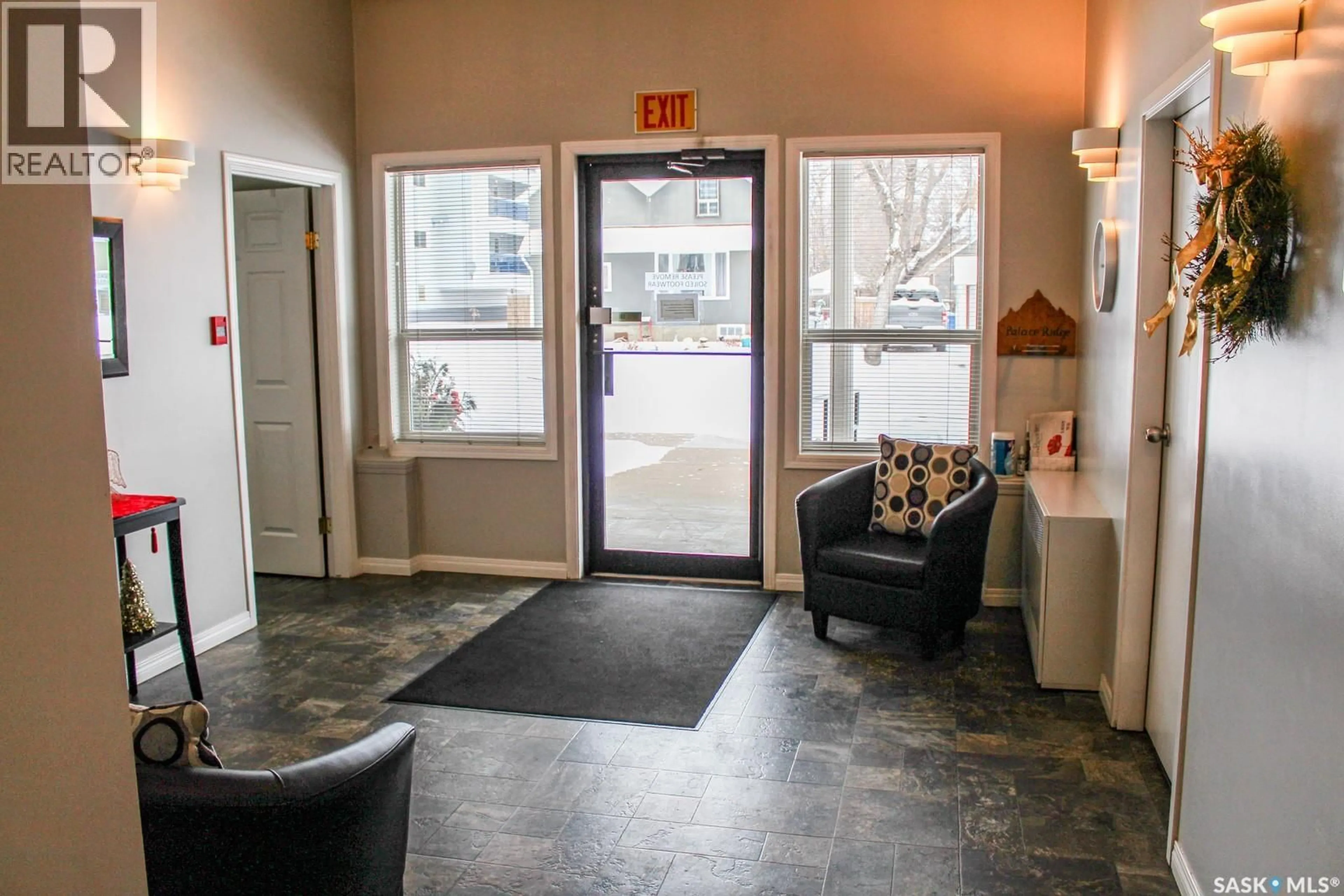 Indoor foyer for 211 - 402 CRAWFORD AVENUE, Melfort Saskatchewan S0E1A0