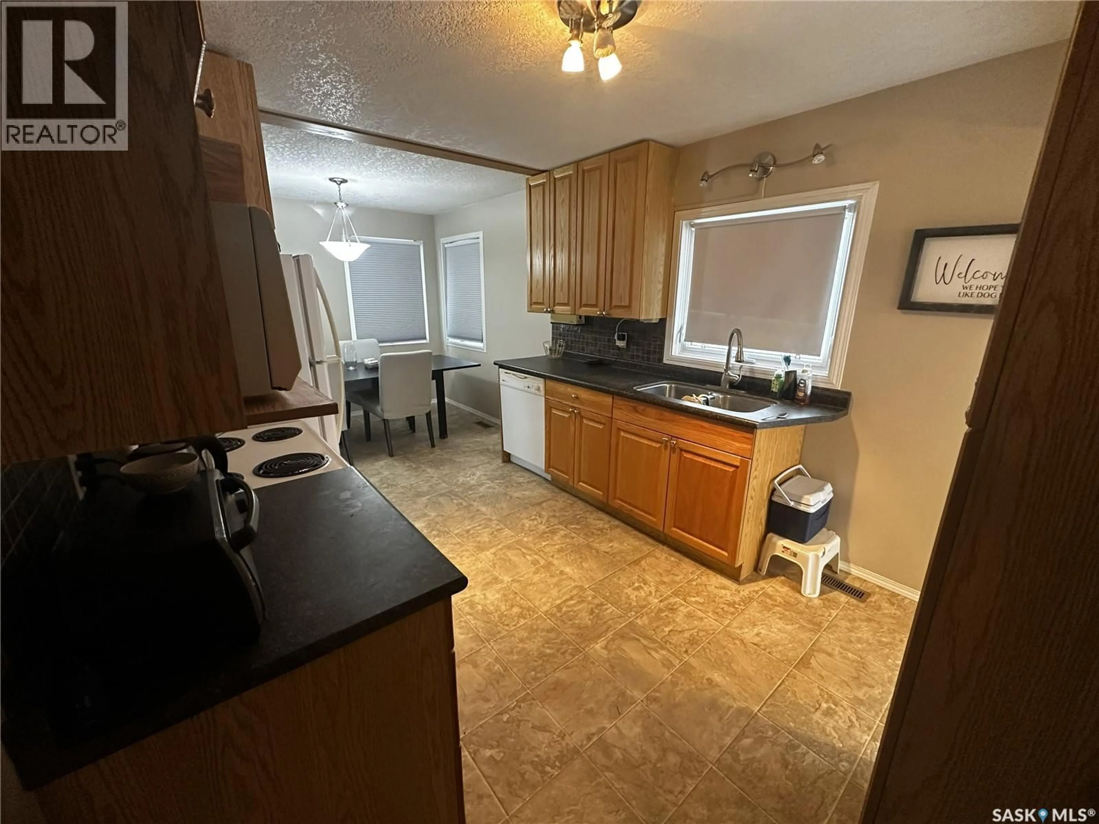 Standard kitchen, unknown for 329 SIXTH STREET, Wadena Saskatchewan S0A4J0
