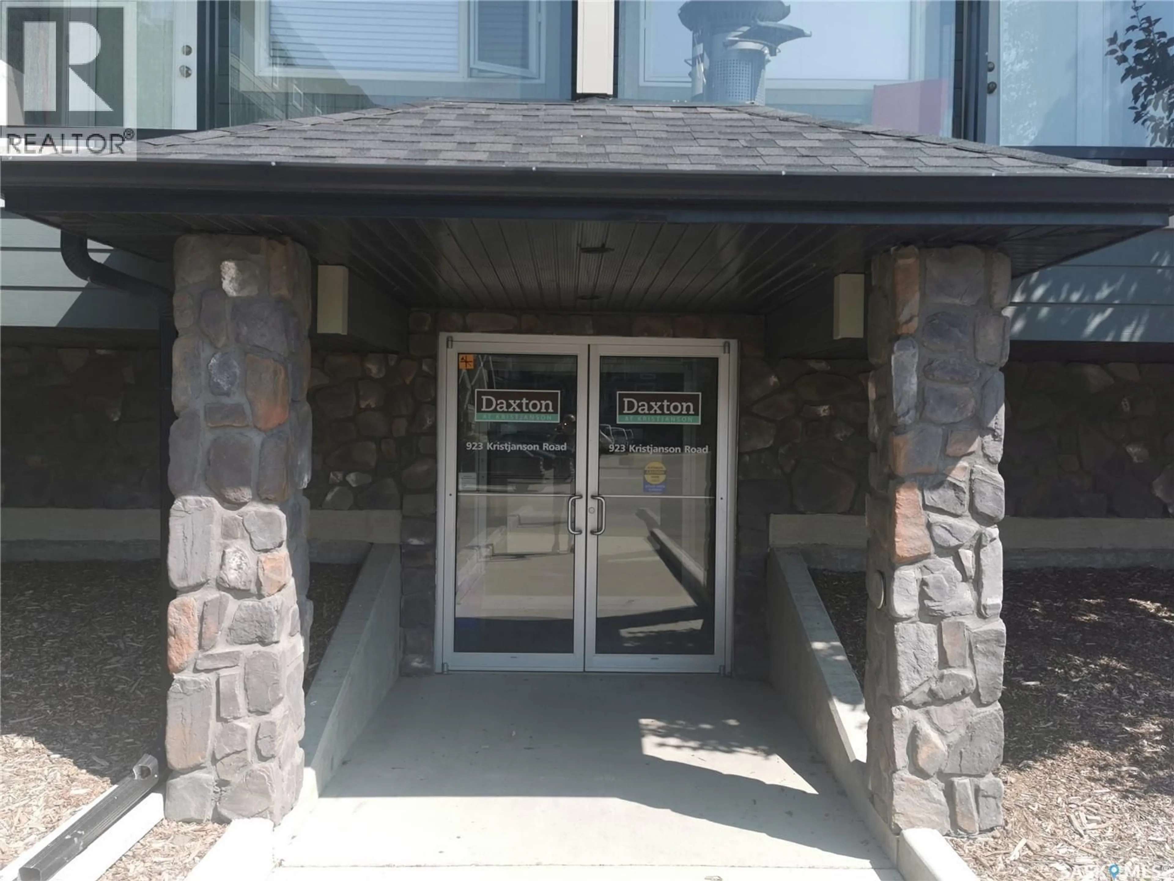 Indoor foyer for 923 - 307 KRISTJANSON ROAD, Saskatoon Saskatchewan S7S0A9