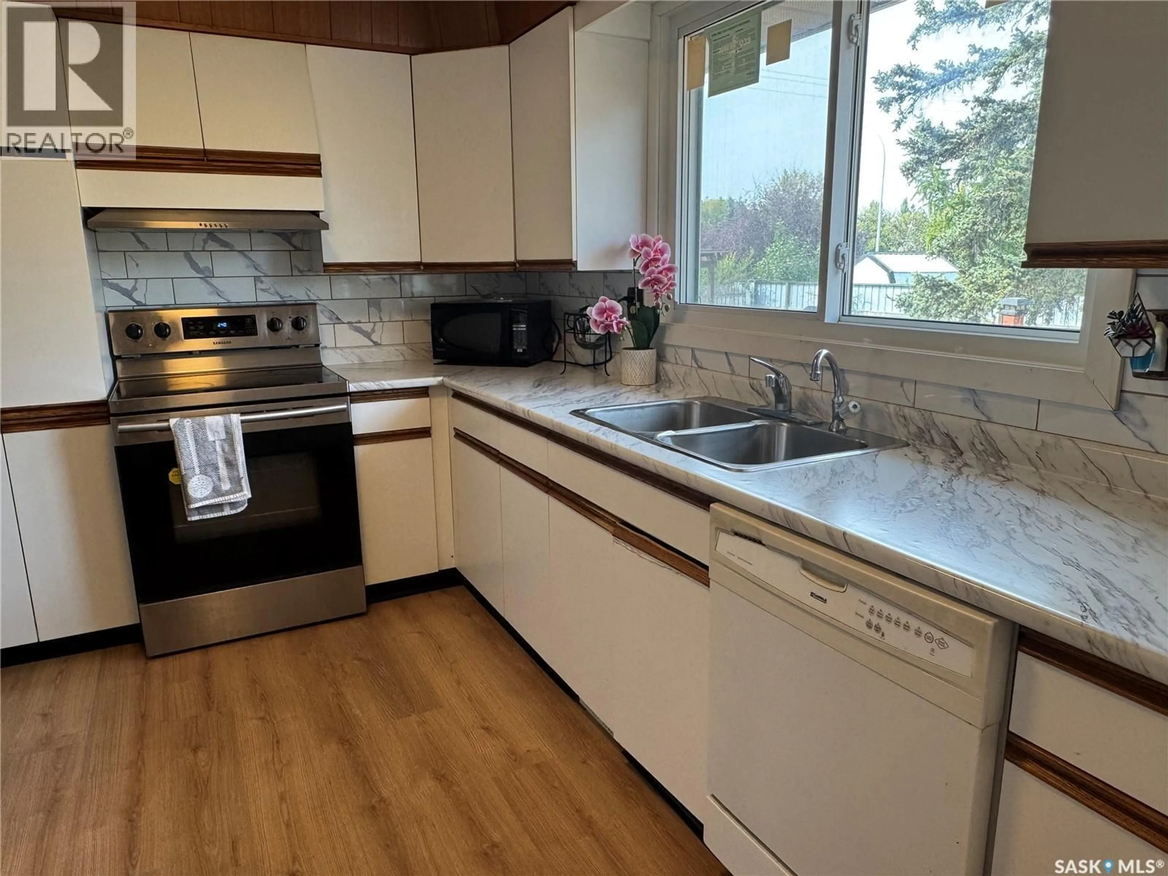 Standard kitchen, wood/laminate floor for 1609 WARREN AVENUE, Weyburn Saskatchewan S4H0M3