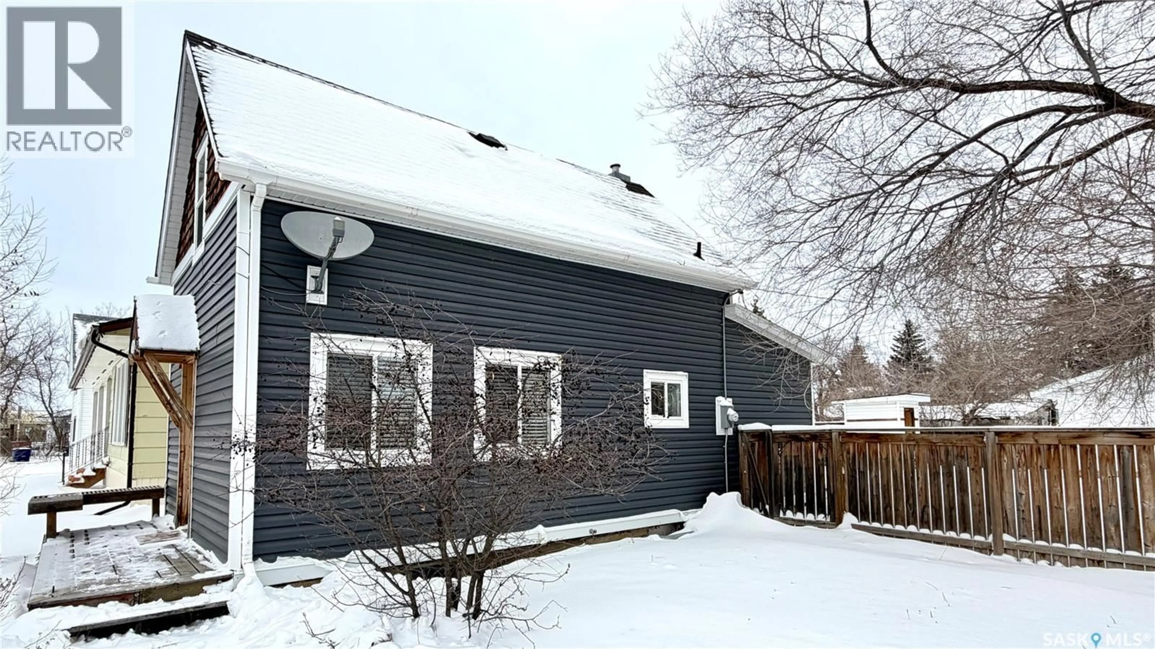 Patio, street for 227 DOUGLASS STREET, Outlook Saskatchewan S0L2N0