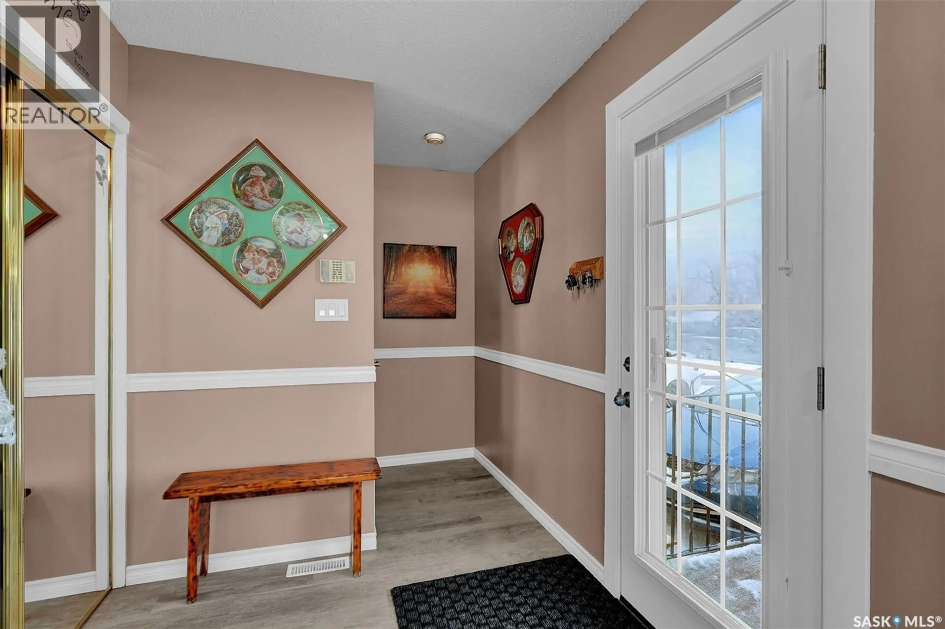 Indoor entryway for 1124 COURTNEY STREET, Regina Saskatchewan S4R1A6