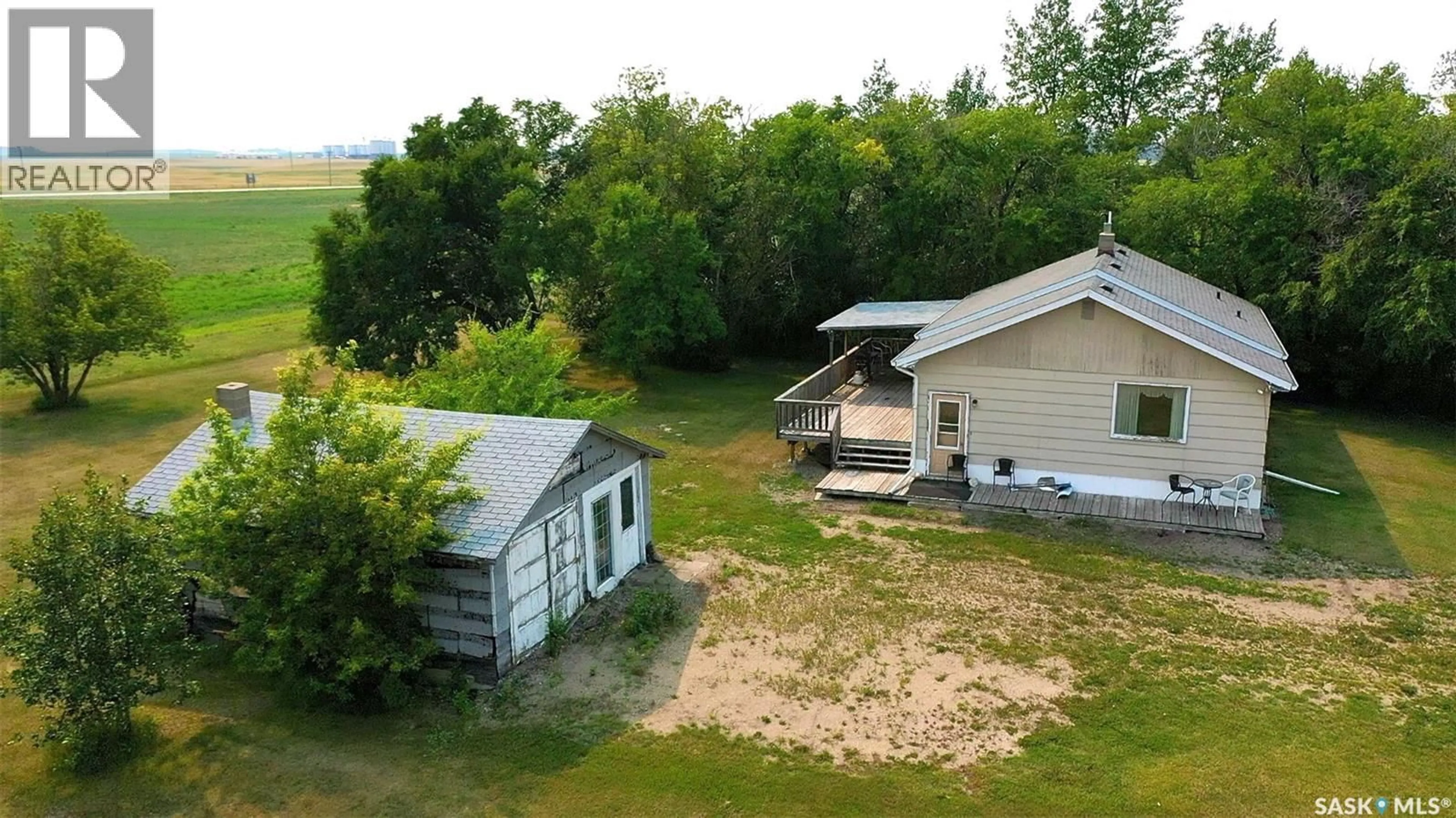 A pic from outside/outdoor area/front of a property/back of a property/a pic from drone, mountain view for 1000 RAILWAY AVENUE, Foam Lake Saskatchewan S0A1A0