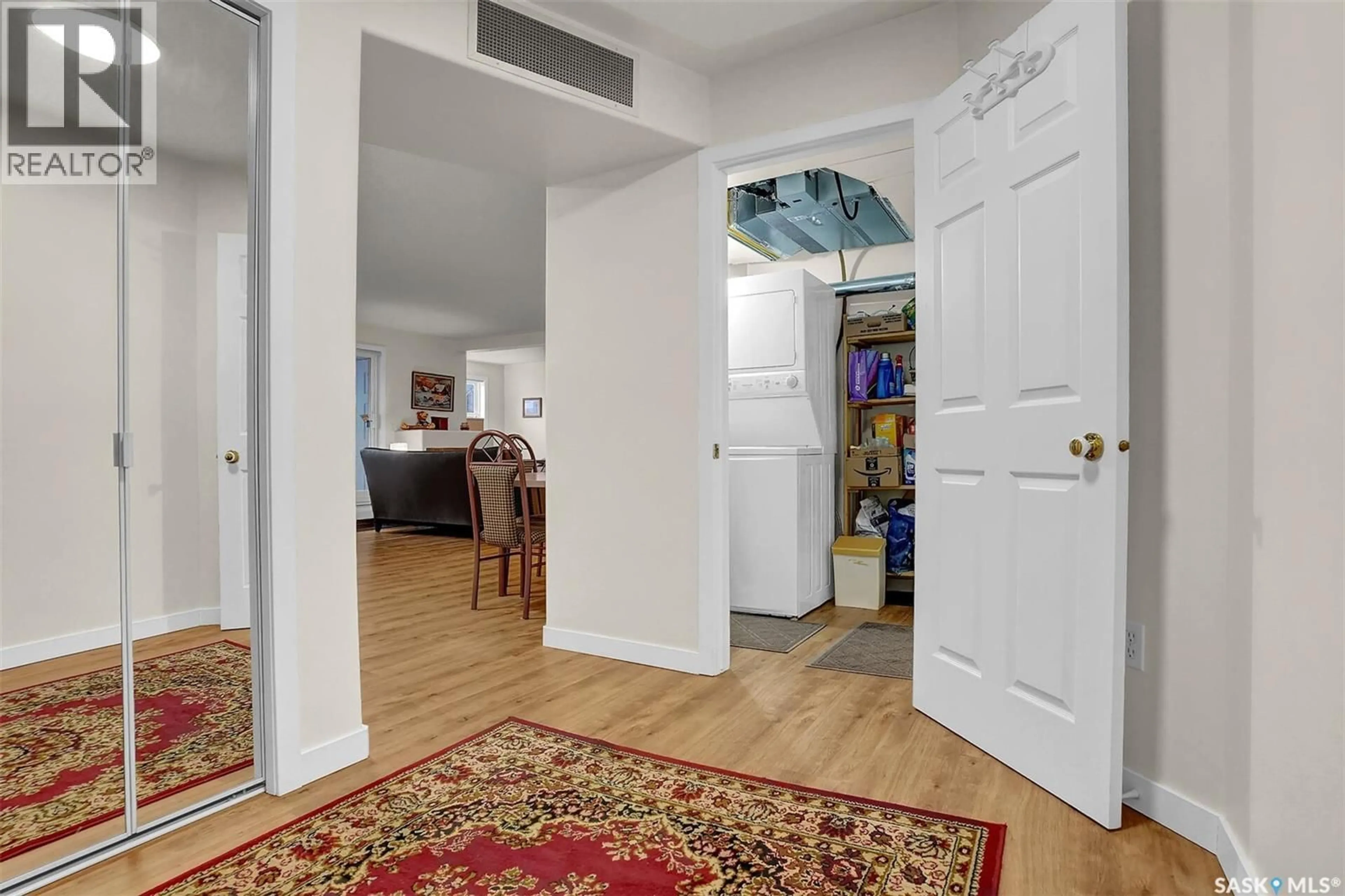 Indoor entryway for 101 - 2217 ANGUS STREET, Regina Saskatchewan S4T2A3