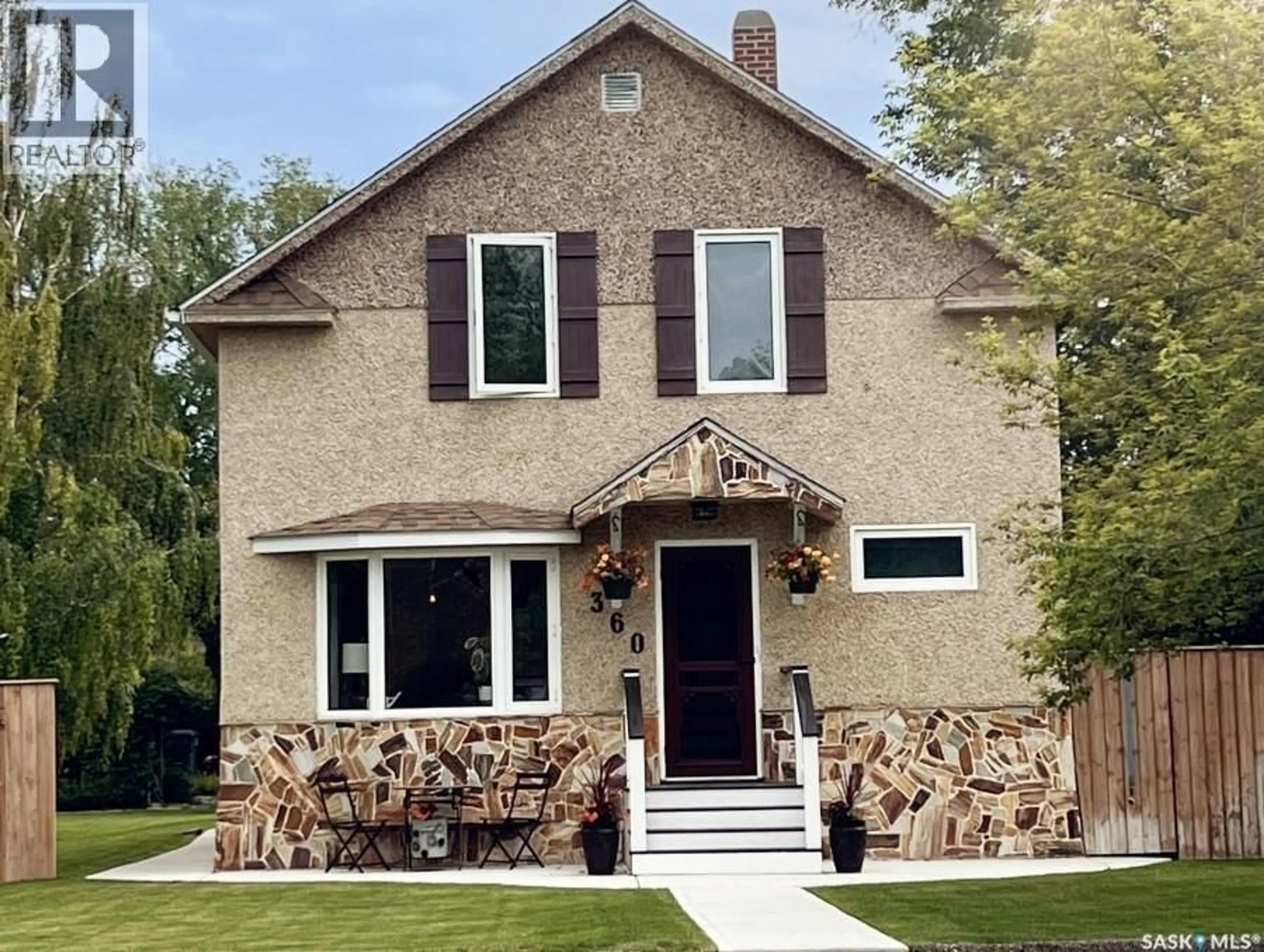 Home with brick exterior material, street for 360 4TH AVENUE, Shaunavon Saskatchewan S0N2M0